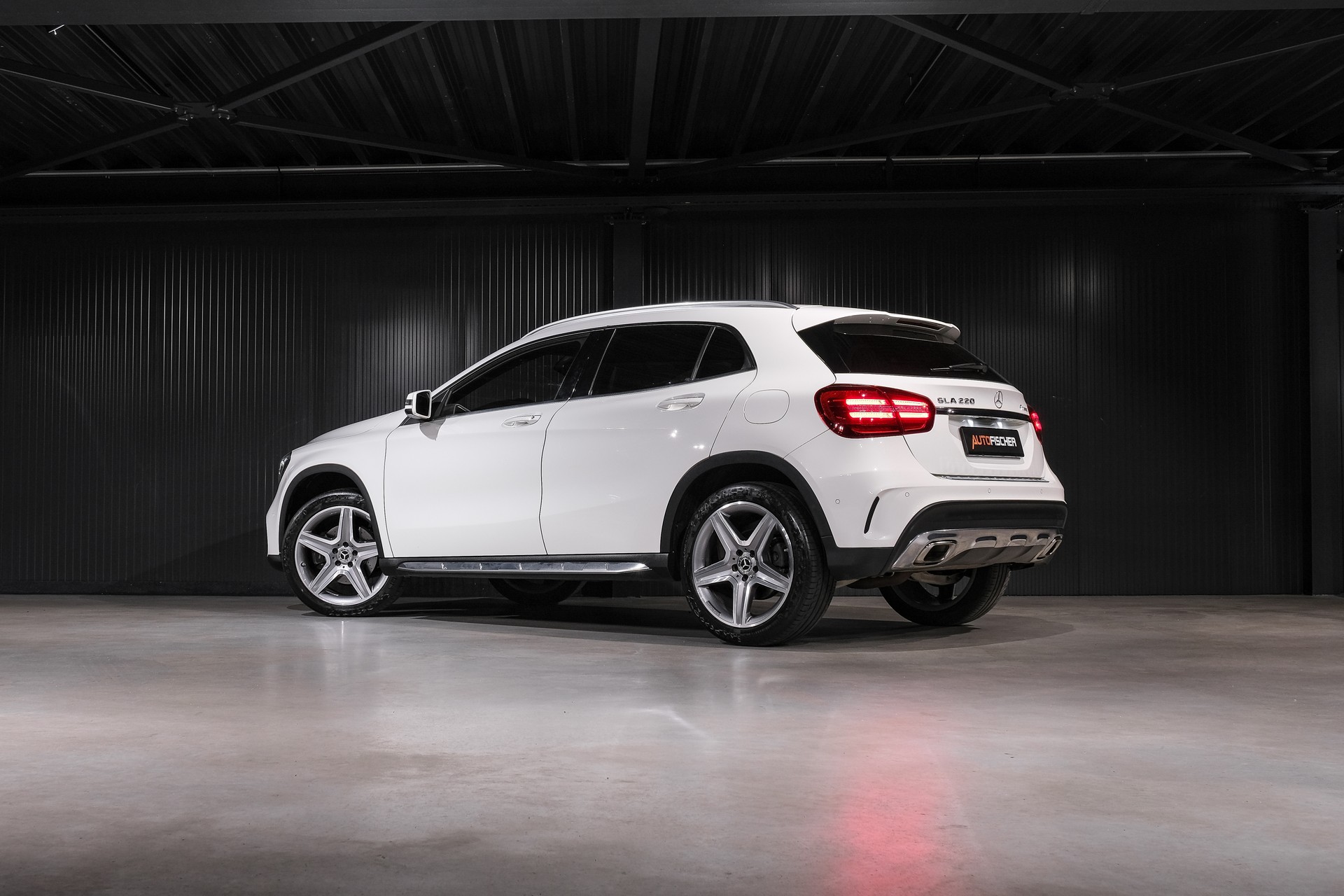 MERCEDES-BENZ GLA 220 AMG Line 4Matic 7G-DCT-showroom-element-1
