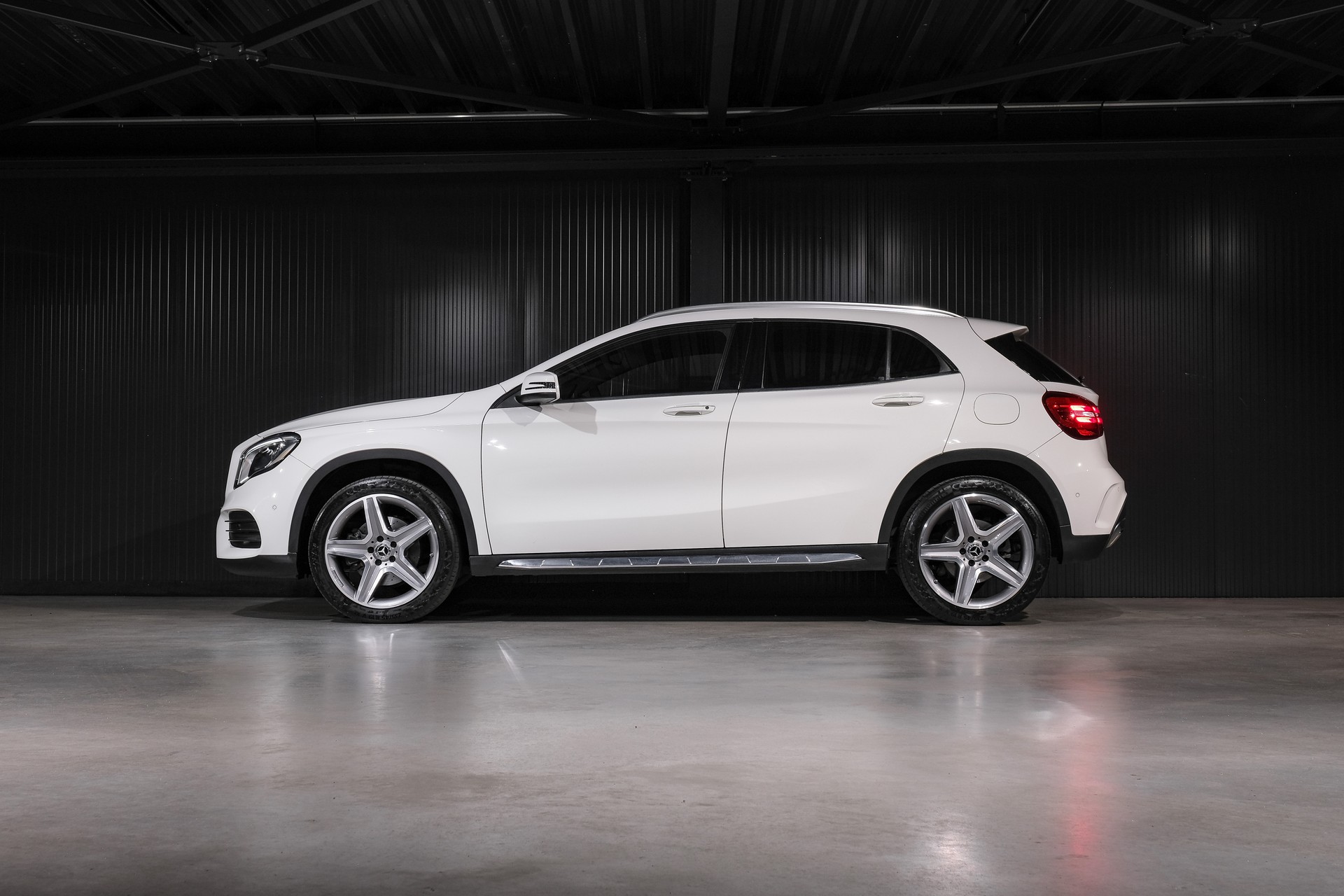 MERCEDES-BENZ GLA 220 AMG Line 4Matic 7G-DCT-image-8
