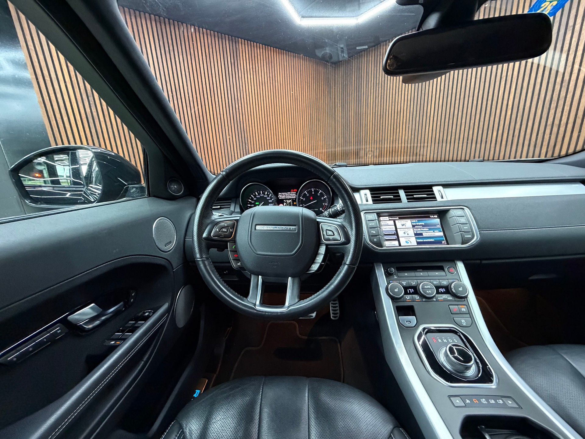 LAND ROVER Range Rover Evoque 2.0 Si4 Dynamic AT9-image-11