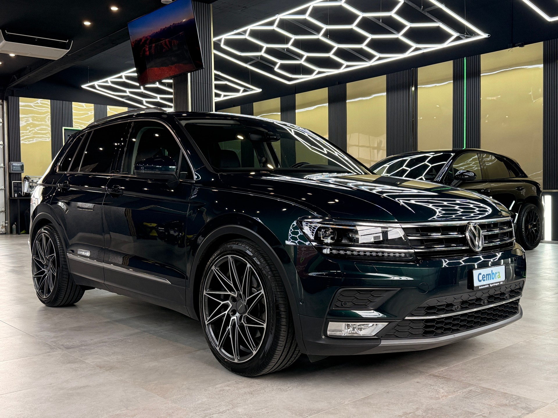 VW Tiguan 2.0TSI Highline 4Motion DSG-showroom-element-2