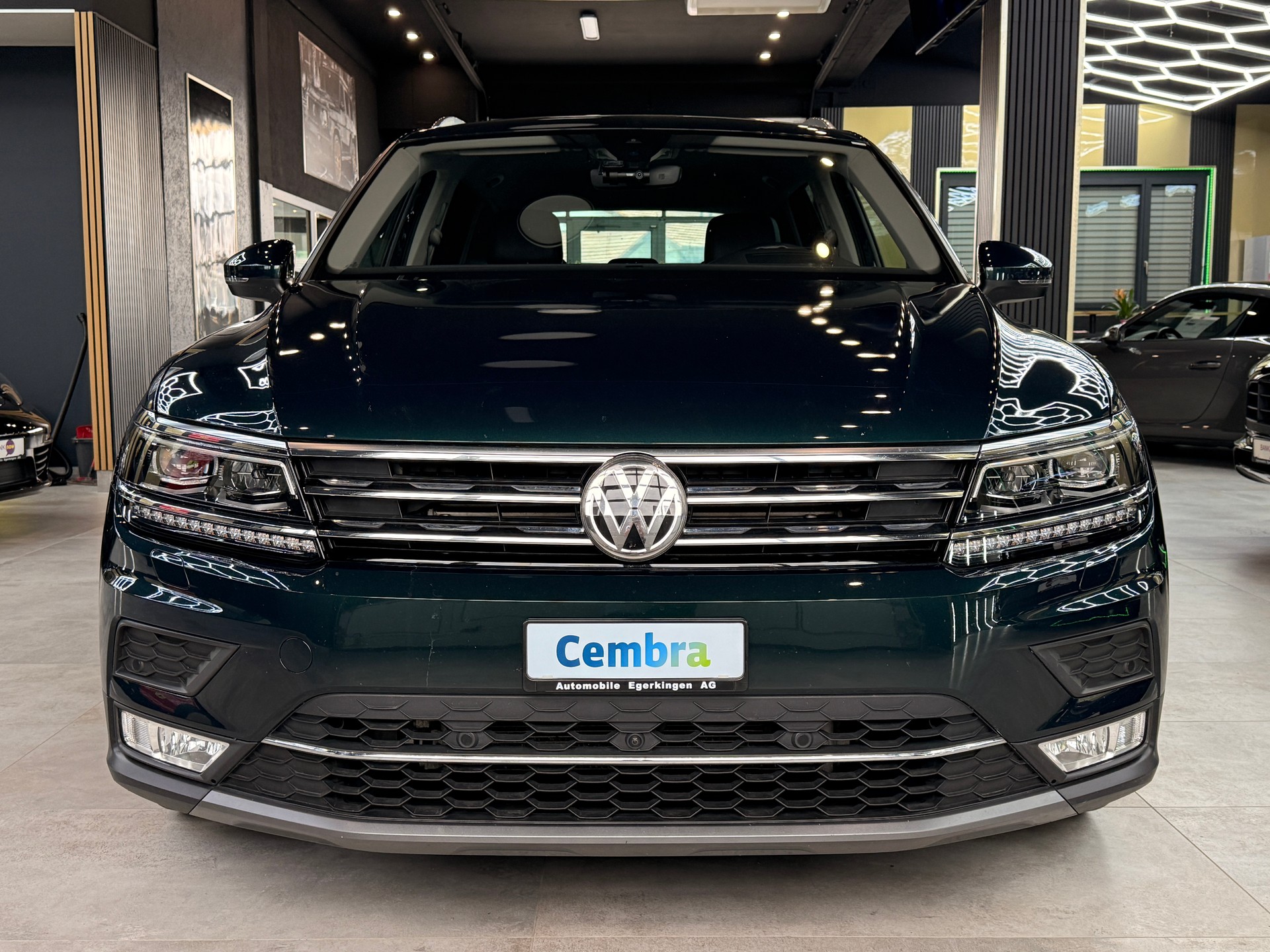 VW Tiguan 2.0TSI Highline 4Motion DSG-showroom-element-1