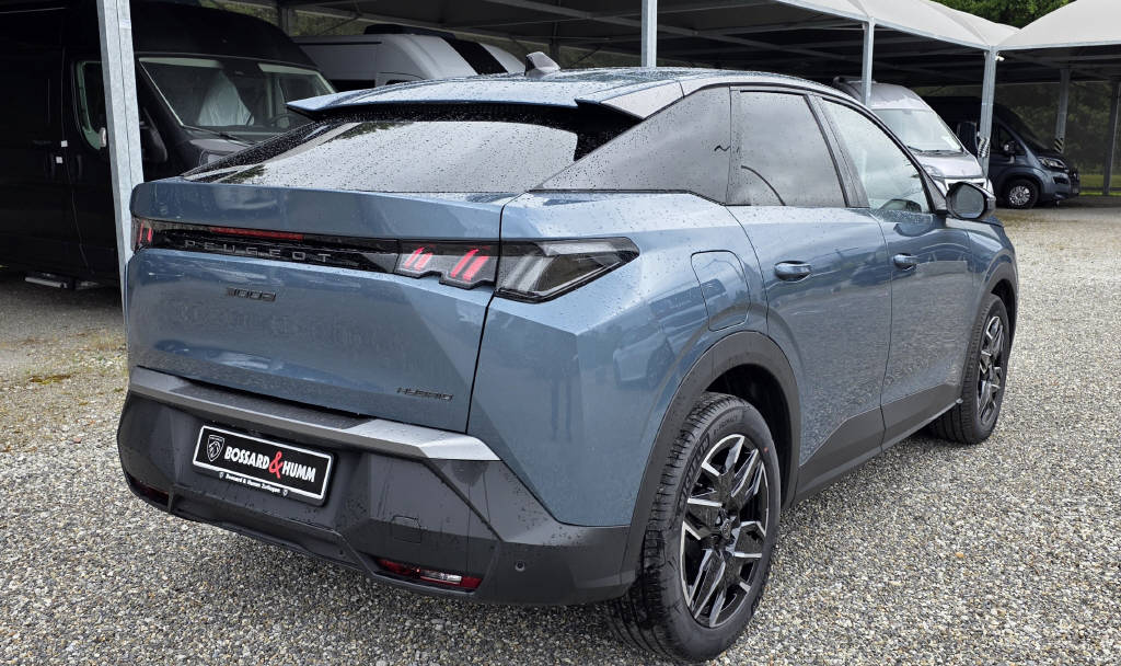 PEUGEOT 3008 1.2 Hybrid Allure-image-1