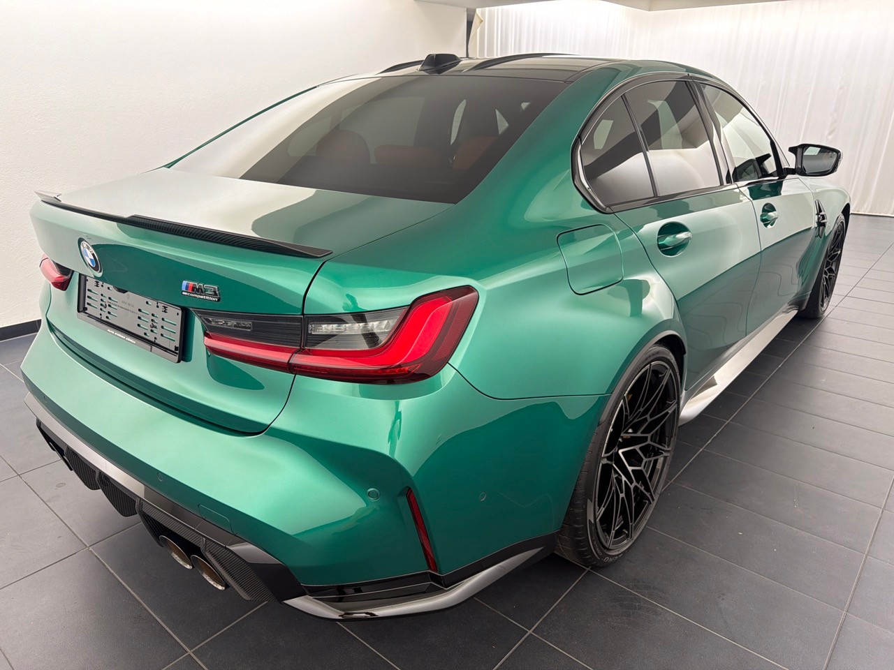 BMW M3 Competition M xDrive-showroom-element-1