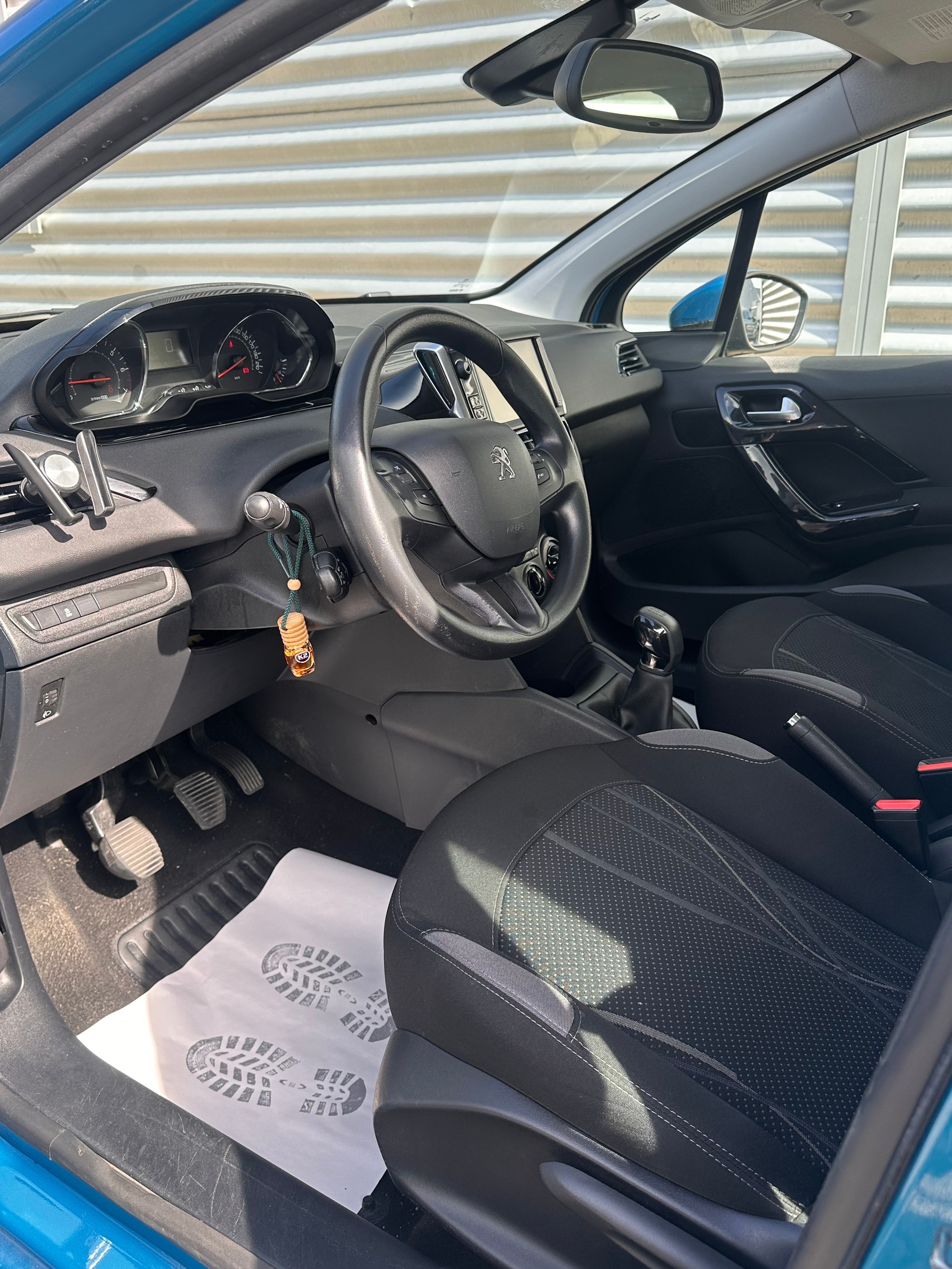 PEUGEOT 1.2 VTi, *Tempomat, Frisch ab MFK, Navigation, Rückfahrtkamera-image-6