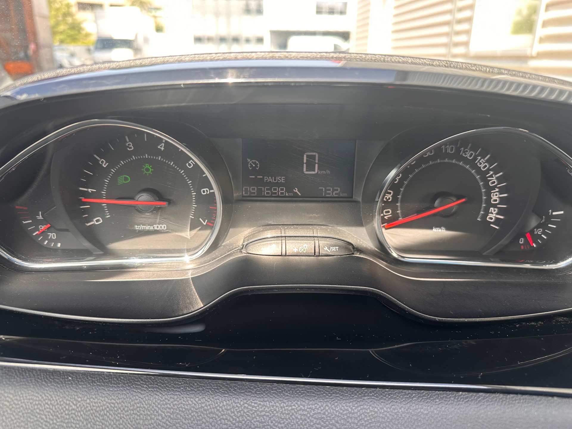 PEUGEOT 1.2 VTi, *Tempomat, Frisch ab MFK, Navigation, Rückfahrtkamera-image-13