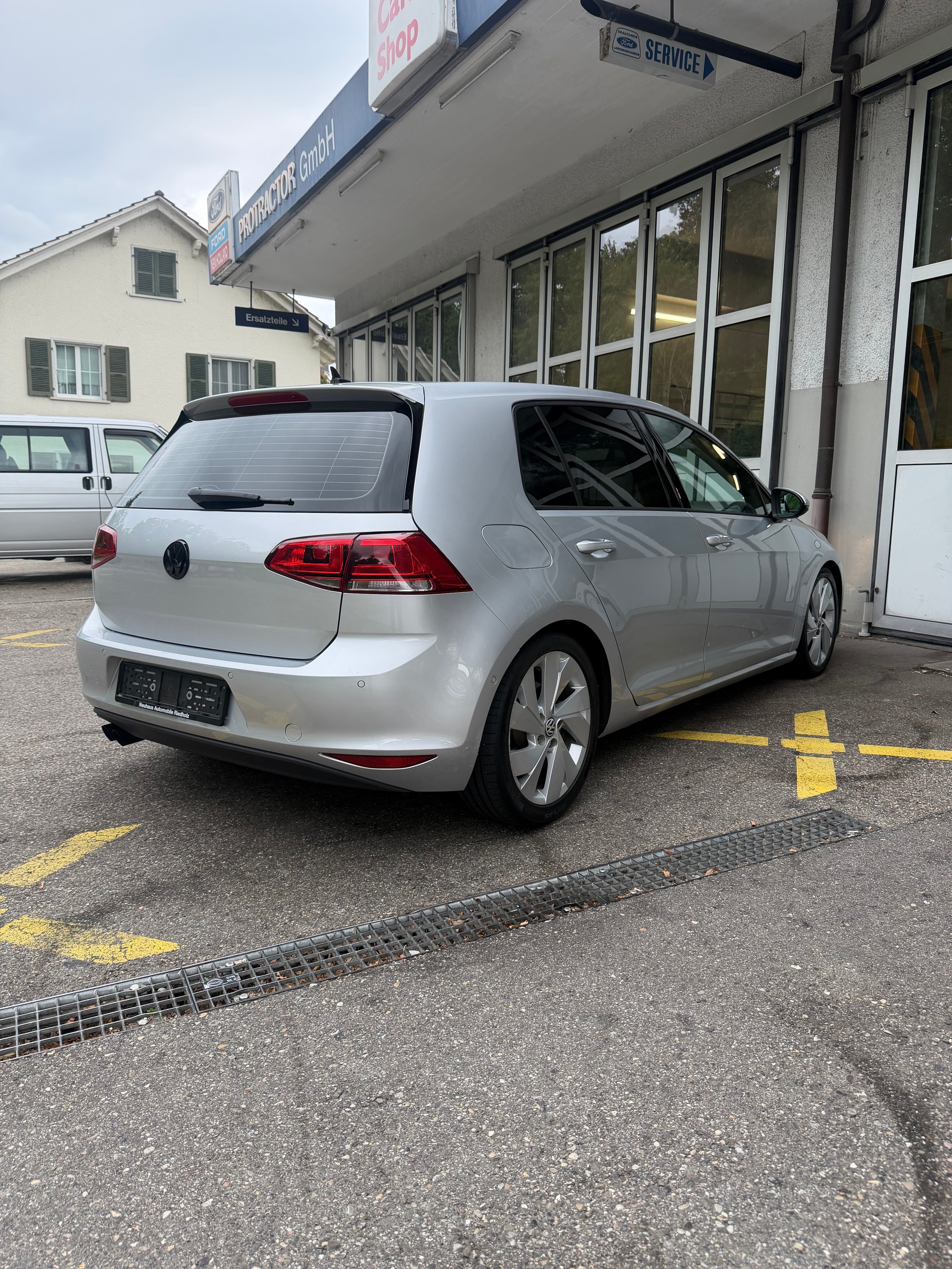 VW Golf 2.0 TDI Highline 4Motion-showroom-element-3