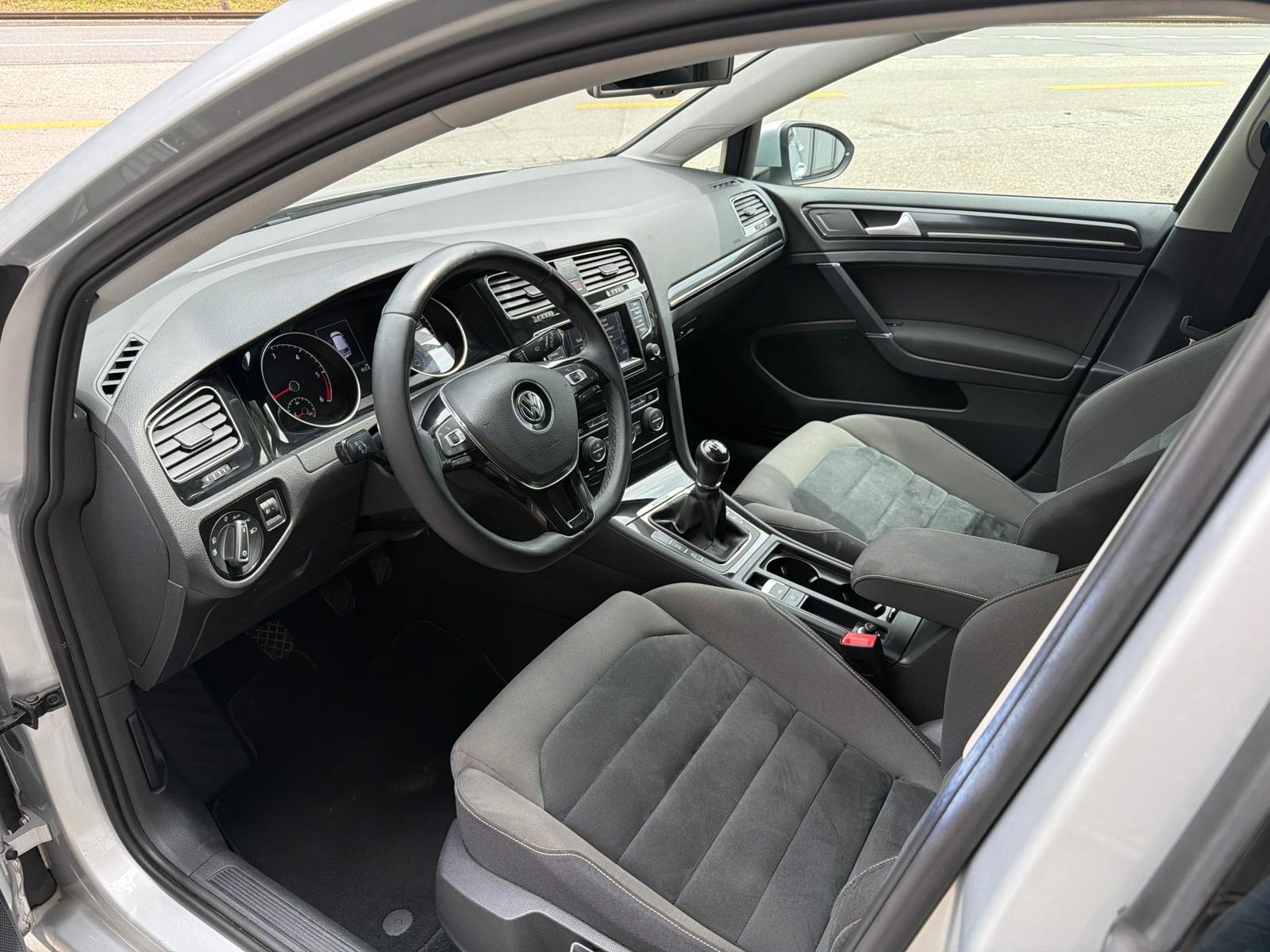 VW Golf 2.0 TDI Highline 4Motion-image-6