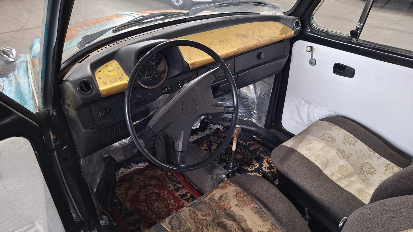 VW BEETLE-image-7
