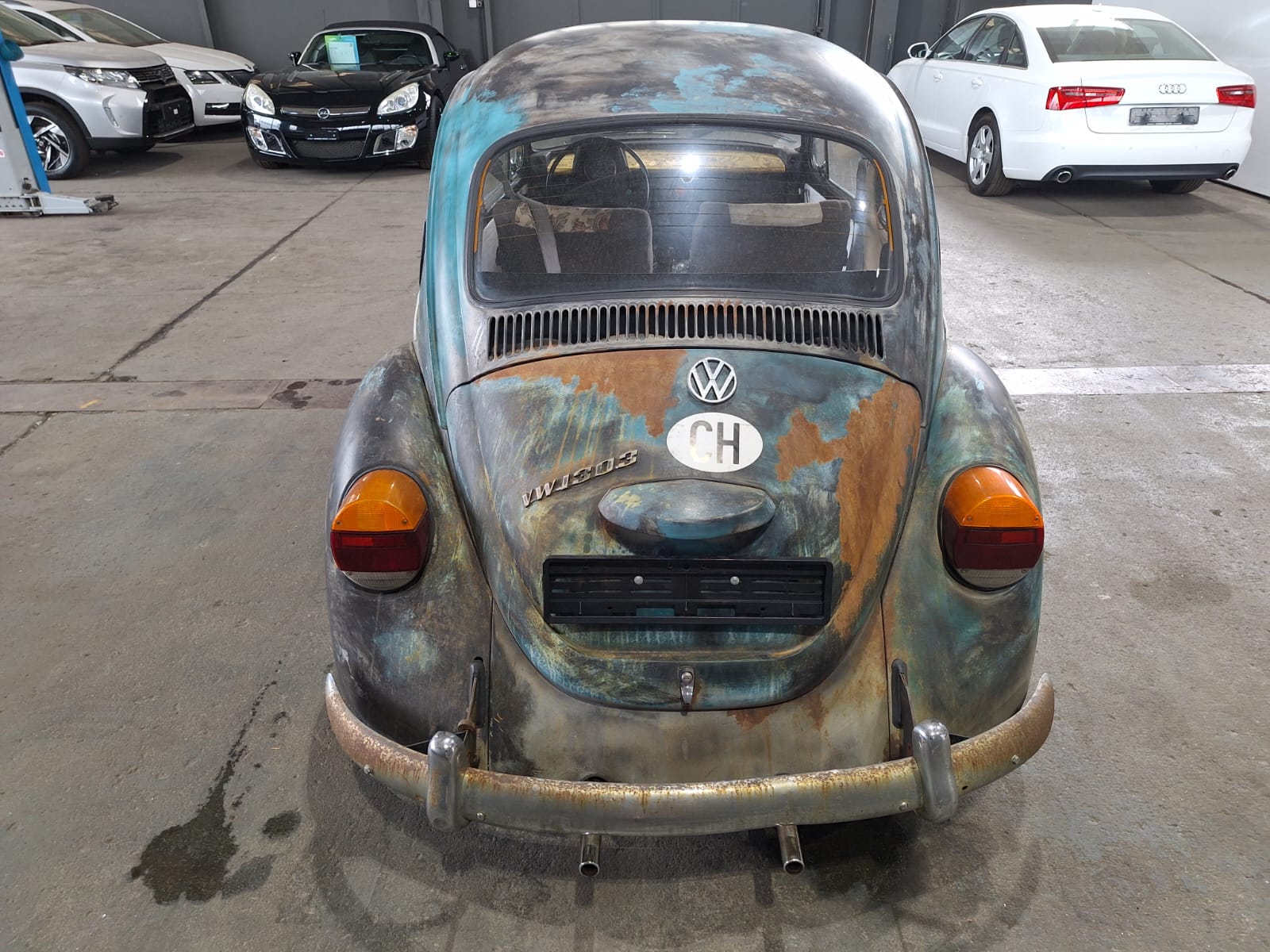 VW BEETLE-image-4