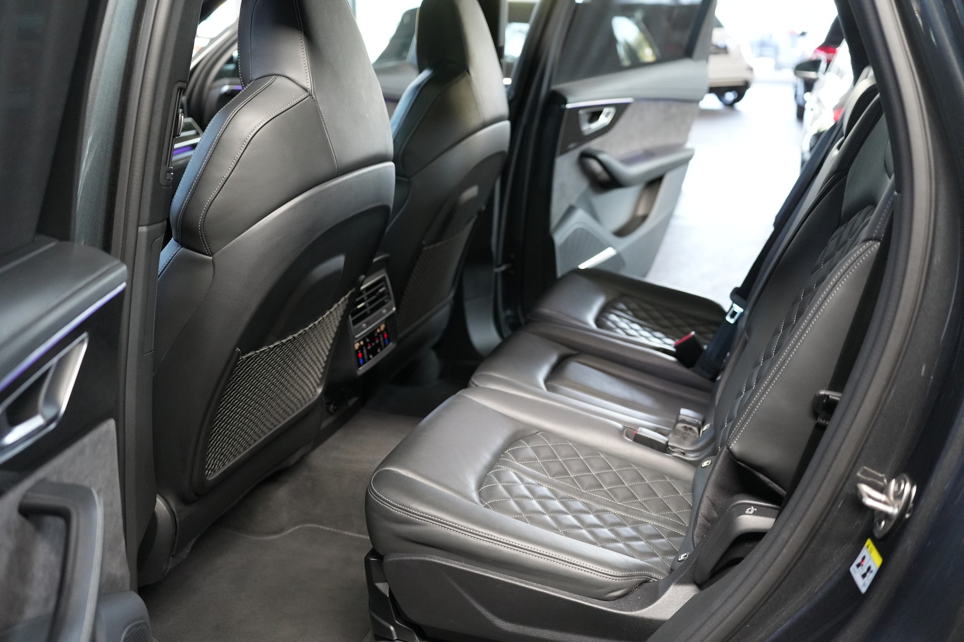 AUDI SQ7 TFSI quattro tiptronic-image-10
