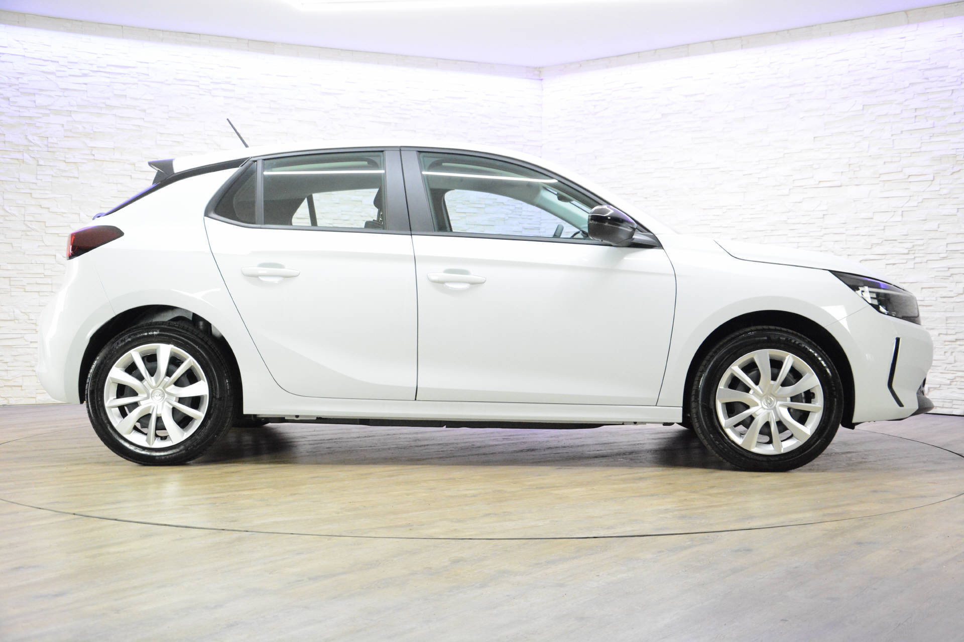 OPEL Corsa-e Edition-showroom-element-3