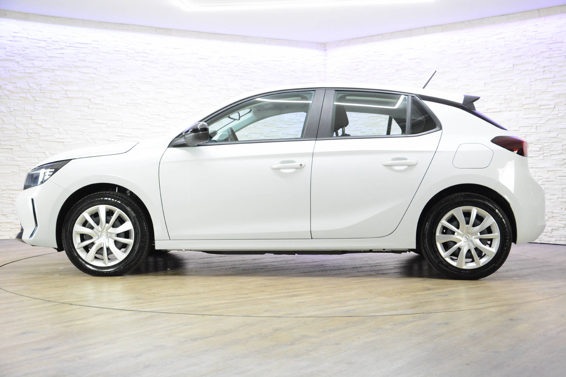 OPEL Corsa-e Edition-showroom-element-2
