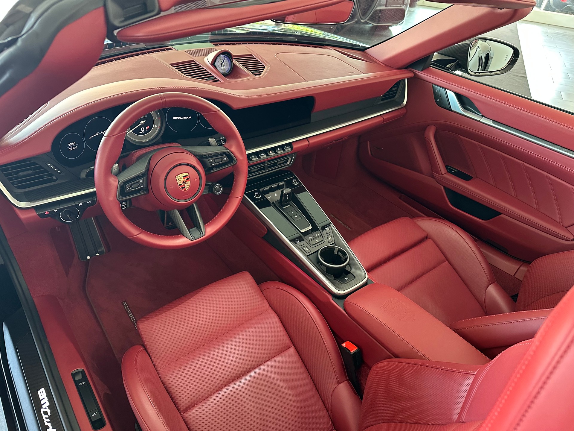 PORSCHE 911 Turbo S Cabriolet PDK-image-8