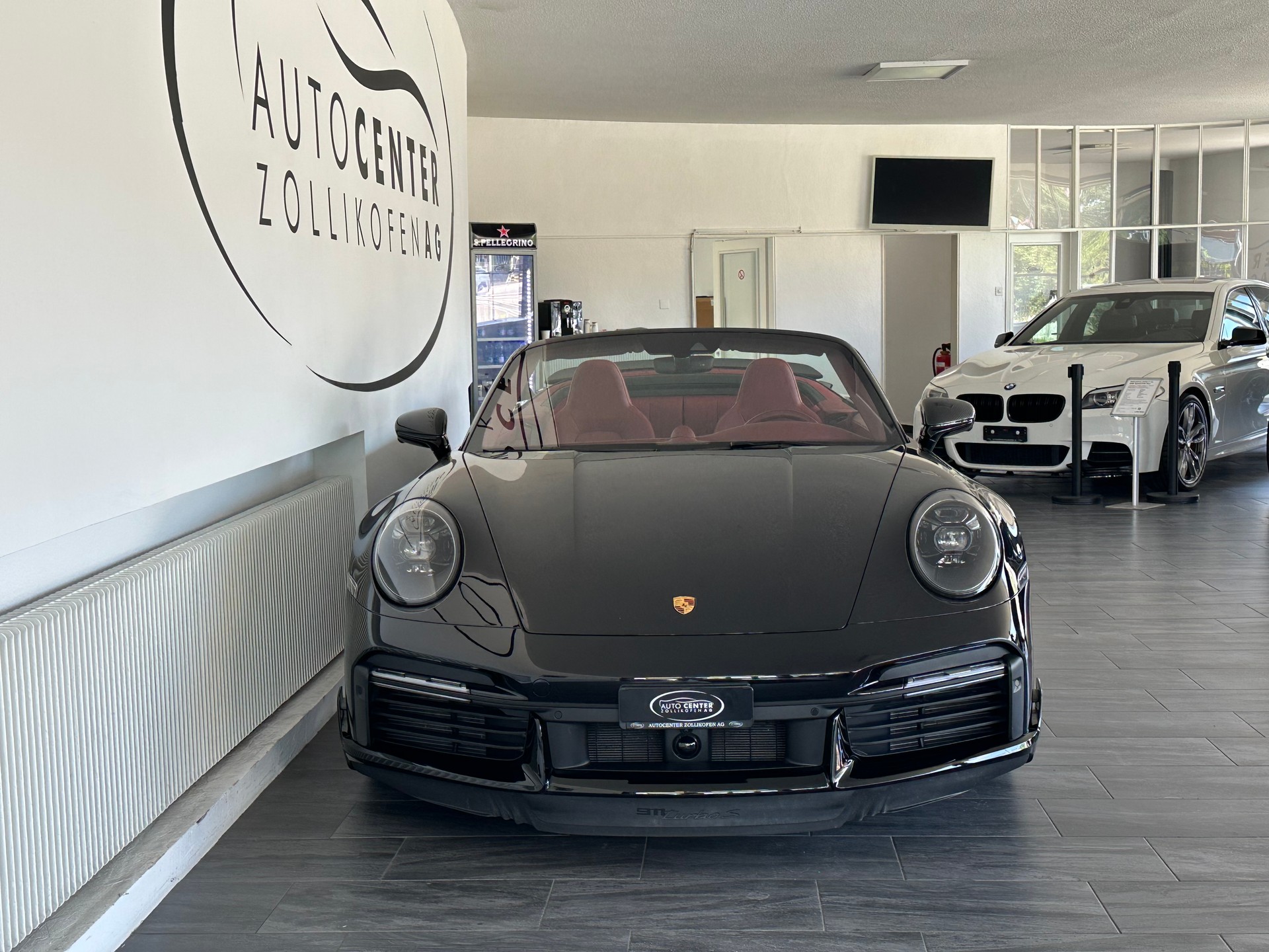 PORSCHE 911 Turbo S Cabriolet PDK-showroom-element-3