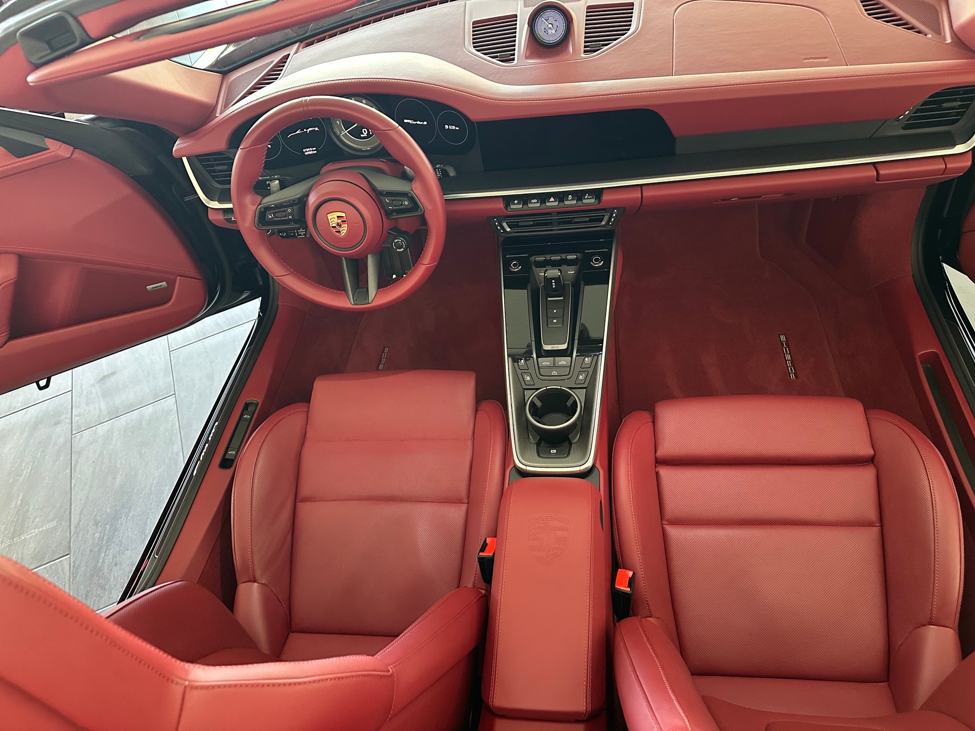 PORSCHE 911 Turbo S Cabriolet PDK-image-14