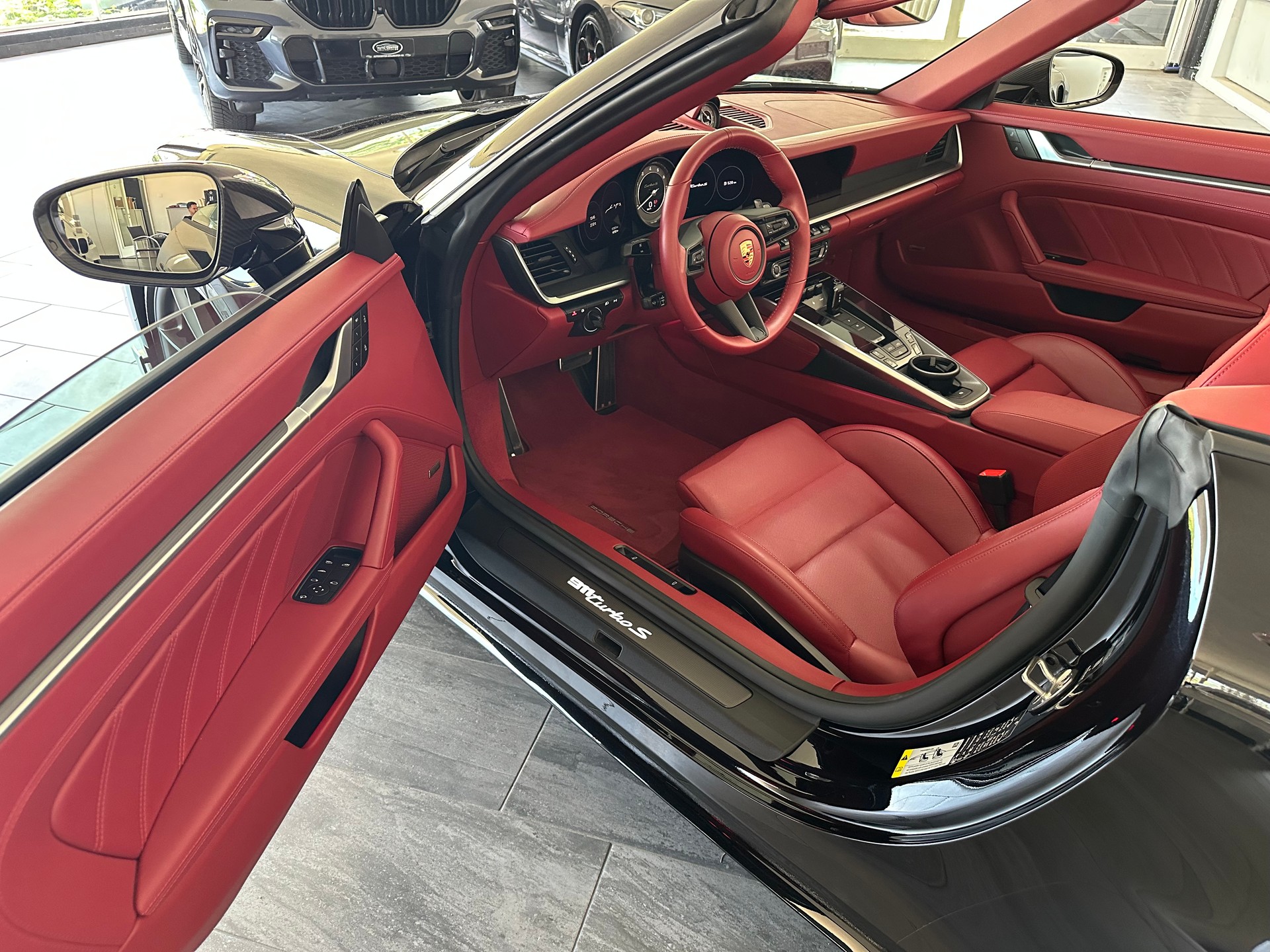PORSCHE 911 Turbo S Cabriolet PDK-image-10