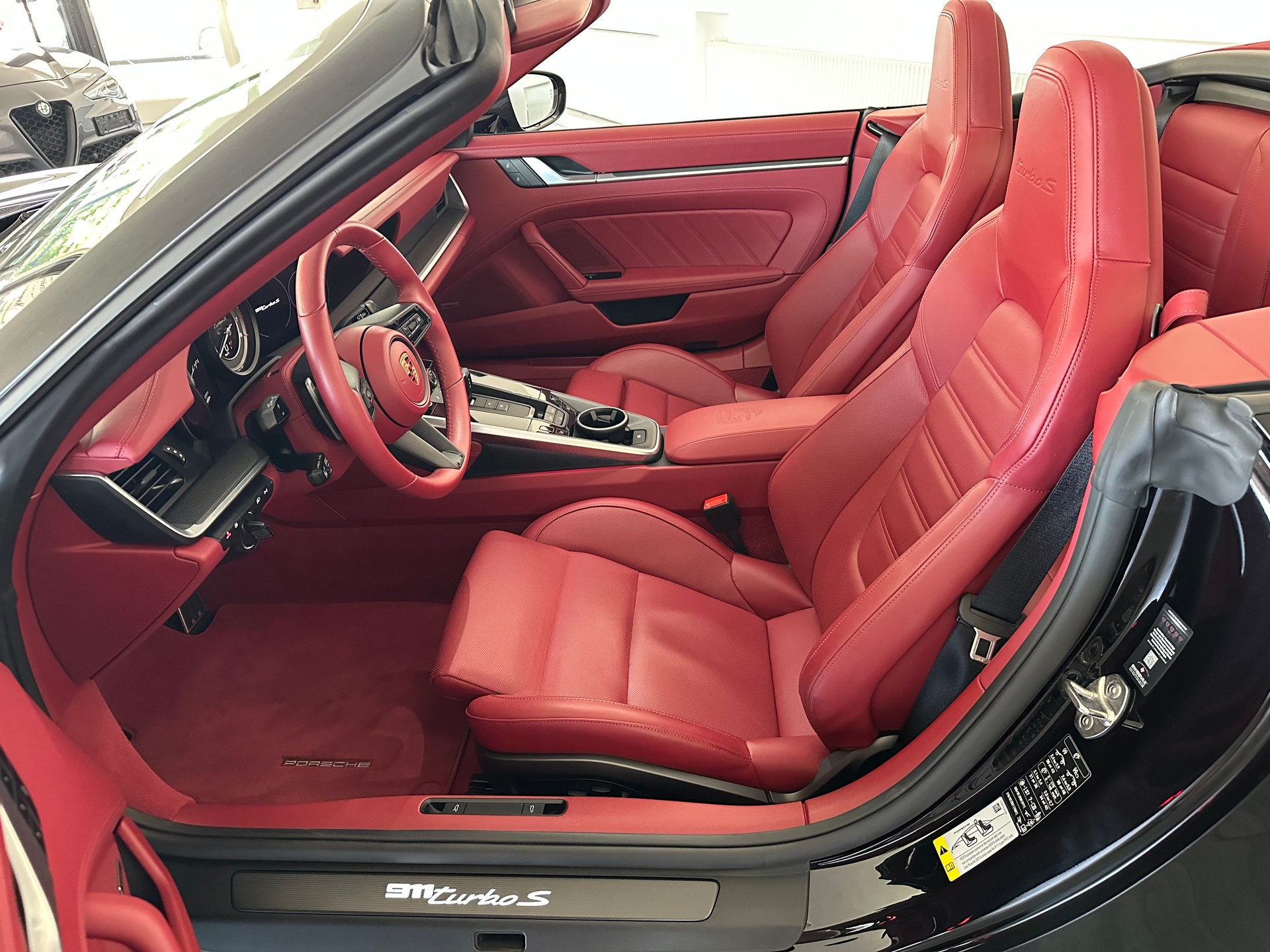 PORSCHE 911 Turbo S Cabriolet PDK-image-9