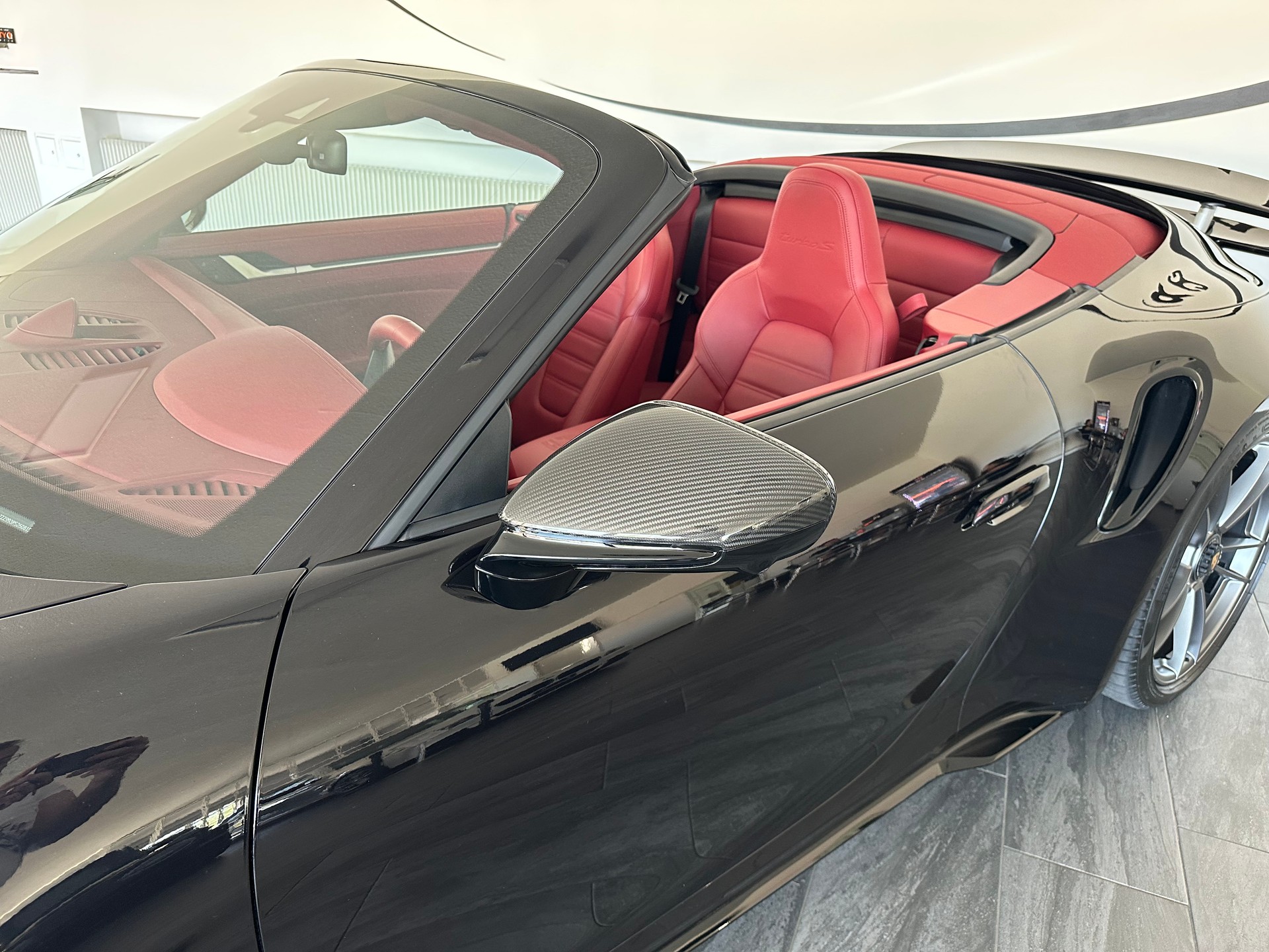 PORSCHE 911 Turbo S Cabriolet PDK-image-7