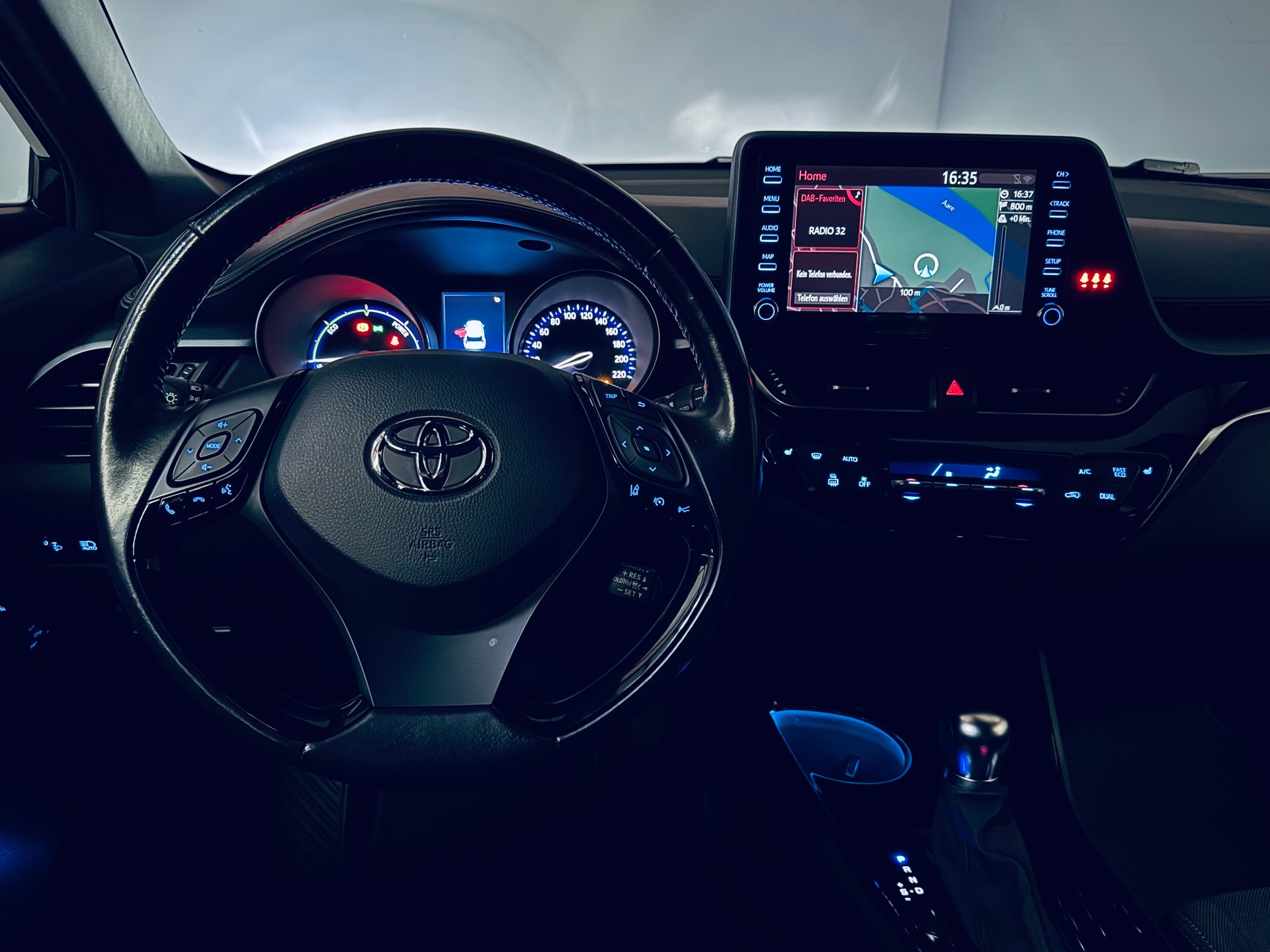 TOYOTA C-HR 2.0 HSD CVT Trend-image-14