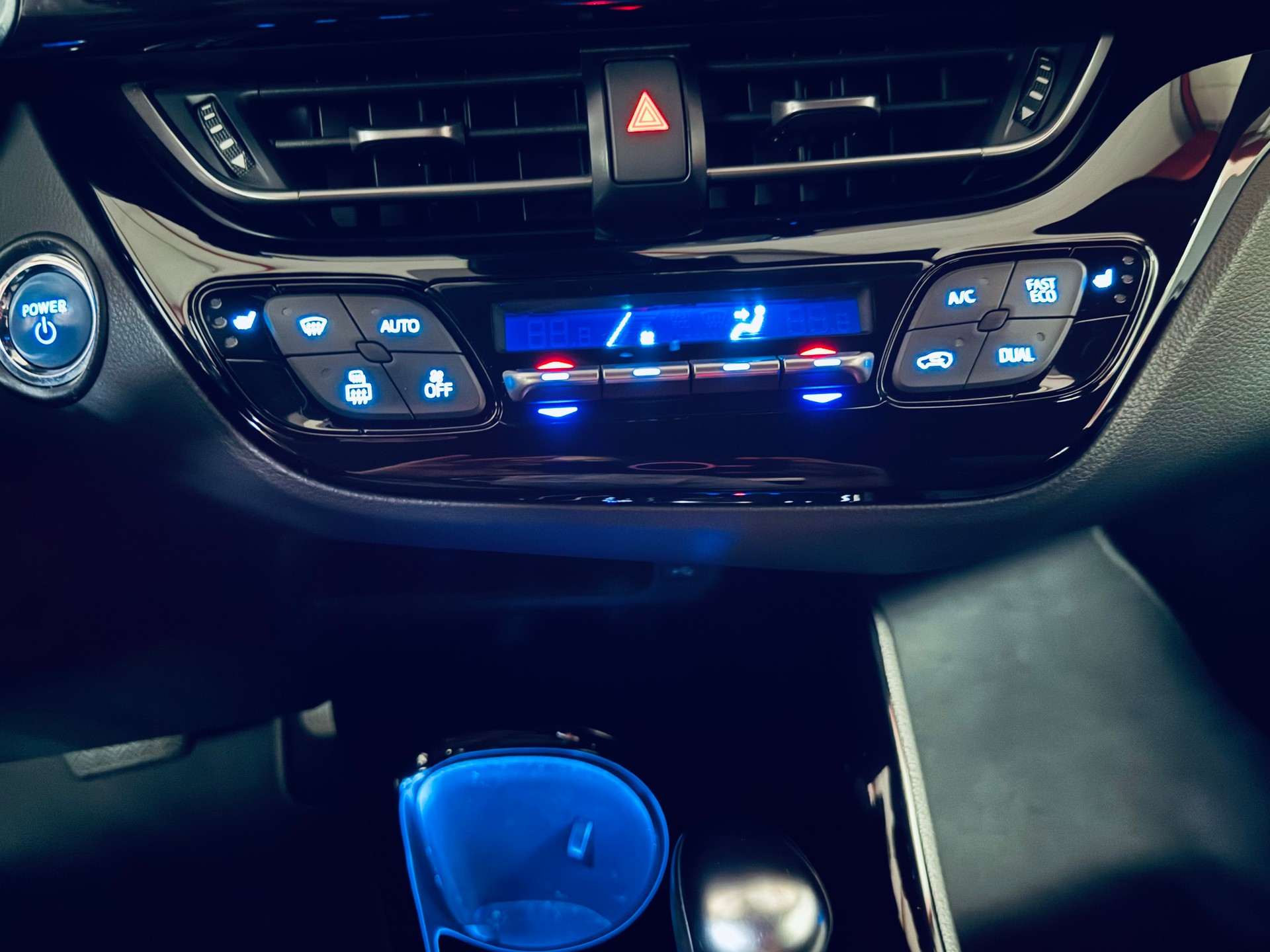 TOYOTA C-HR 2.0 HSD CVT Trend-image-23