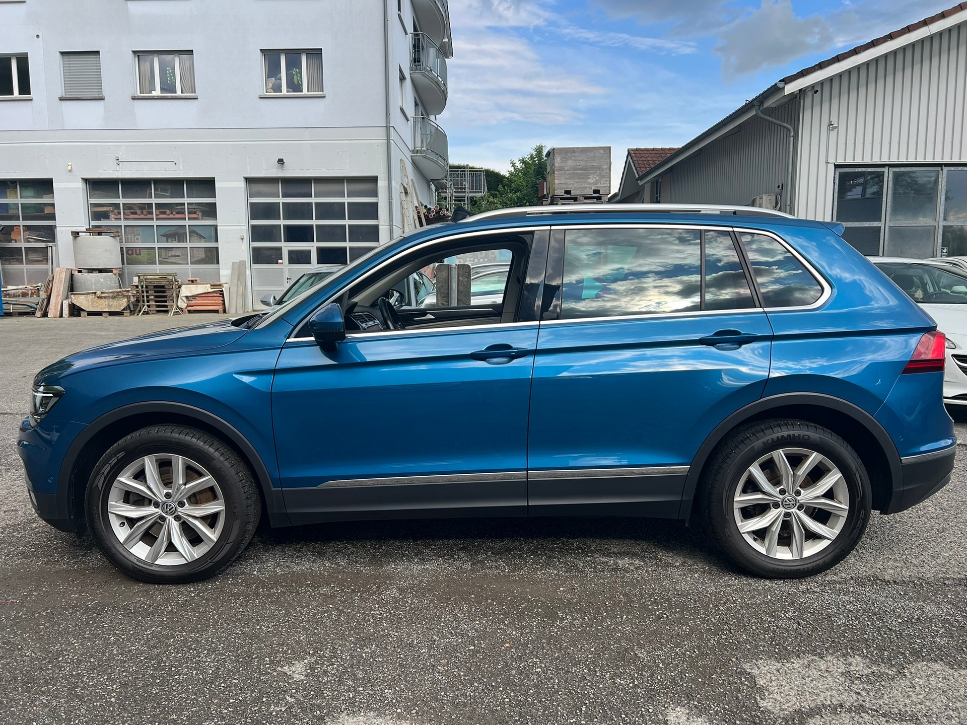 VW Tiguan 2.0TSI Highline 4Motion DSG-showroom-element-2