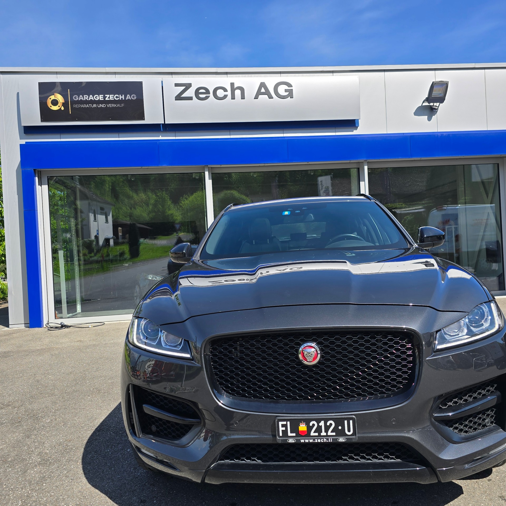 JAGUAR F-Pace 3.0 V6 S/C R-Sport AWD-image-8