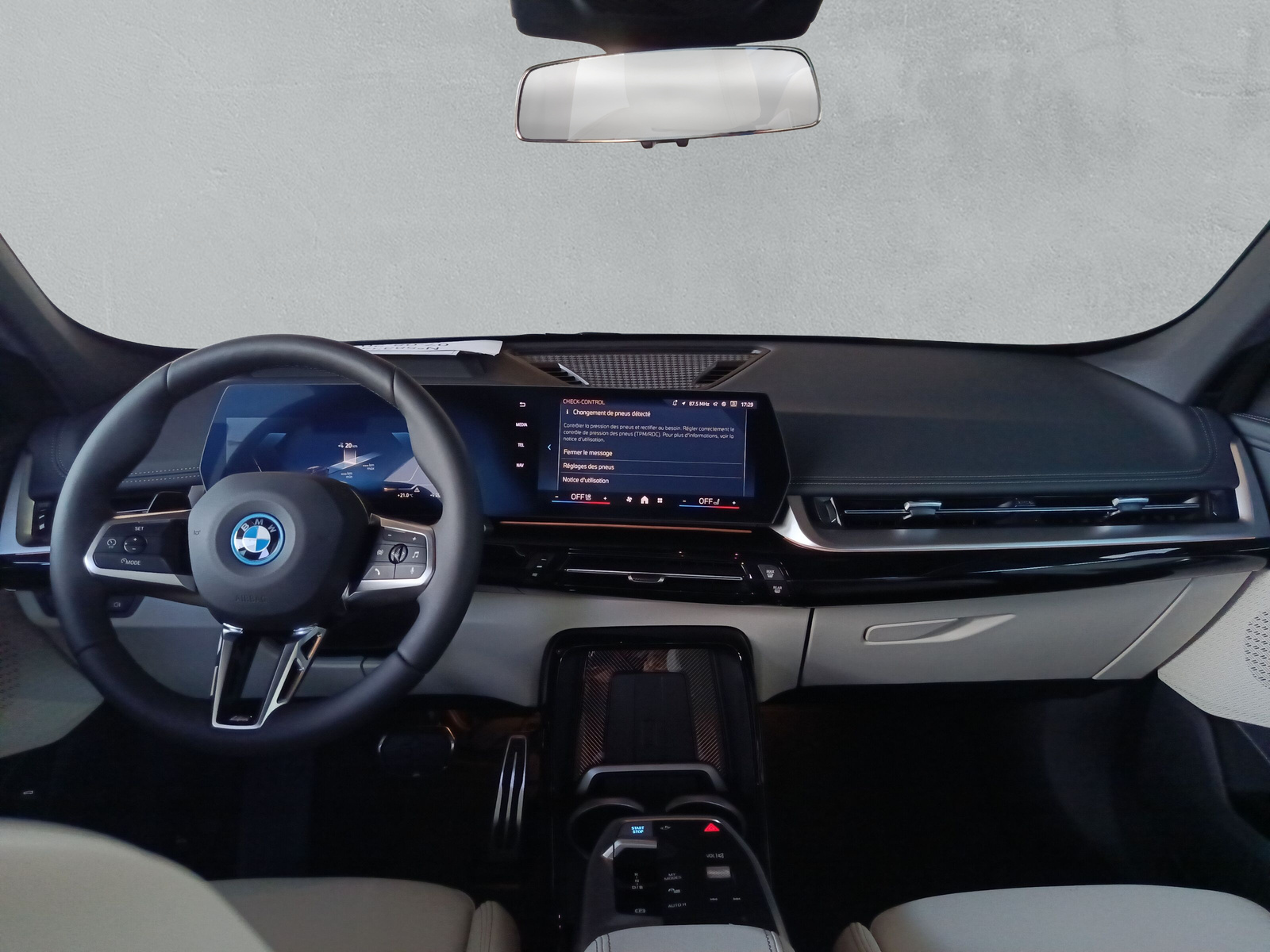 BMW iX1 xDrive 30 M Sport-image-14