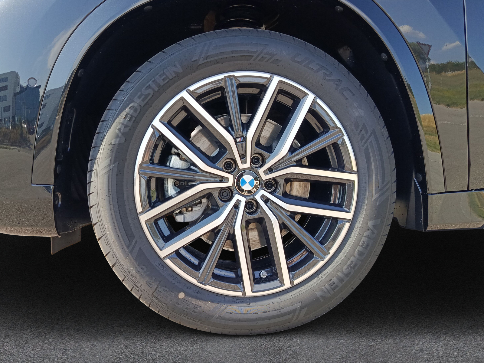 BMW iX1 xDrive 30 M Sport-image-9