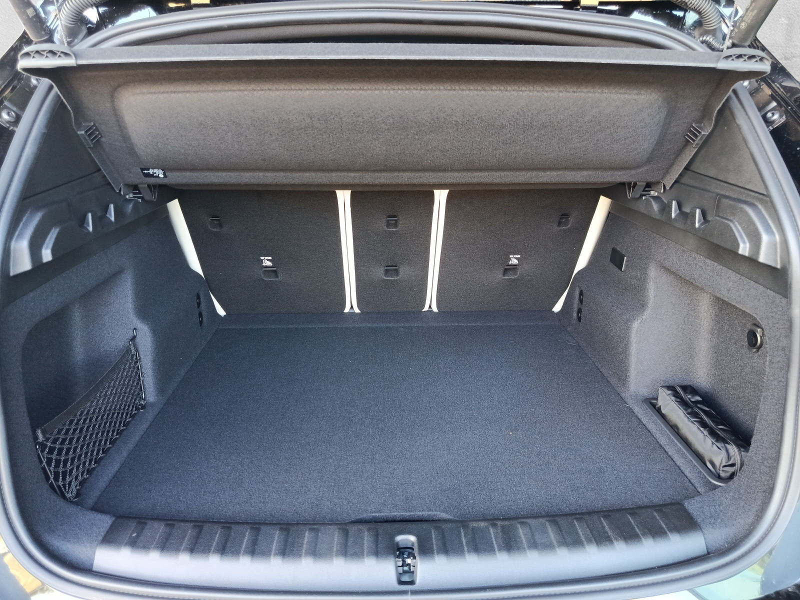 BMW iX1 xDrive 30 M Sport-image-10