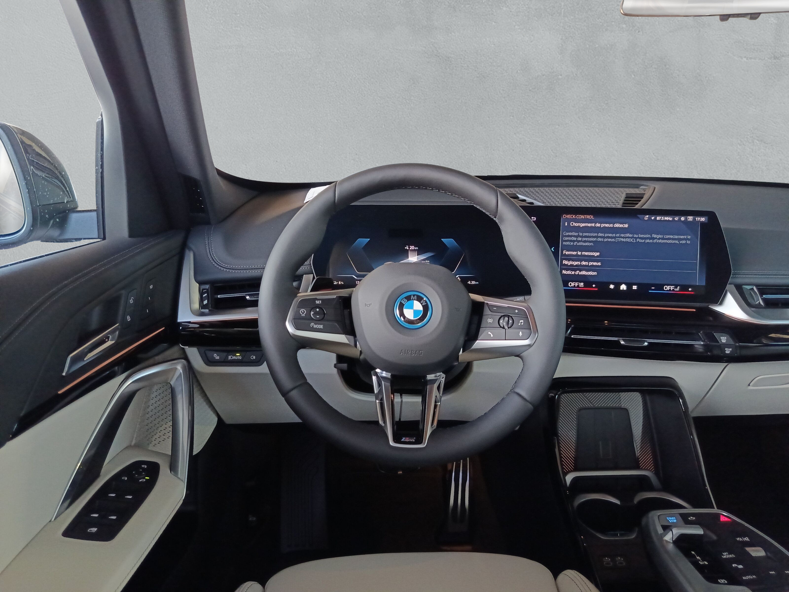 BMW iX1 xDrive 30 M Sport-image-16