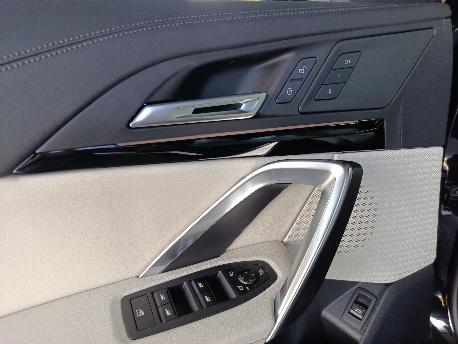 BMW iX1 xDrive 30 M Sport-image-17