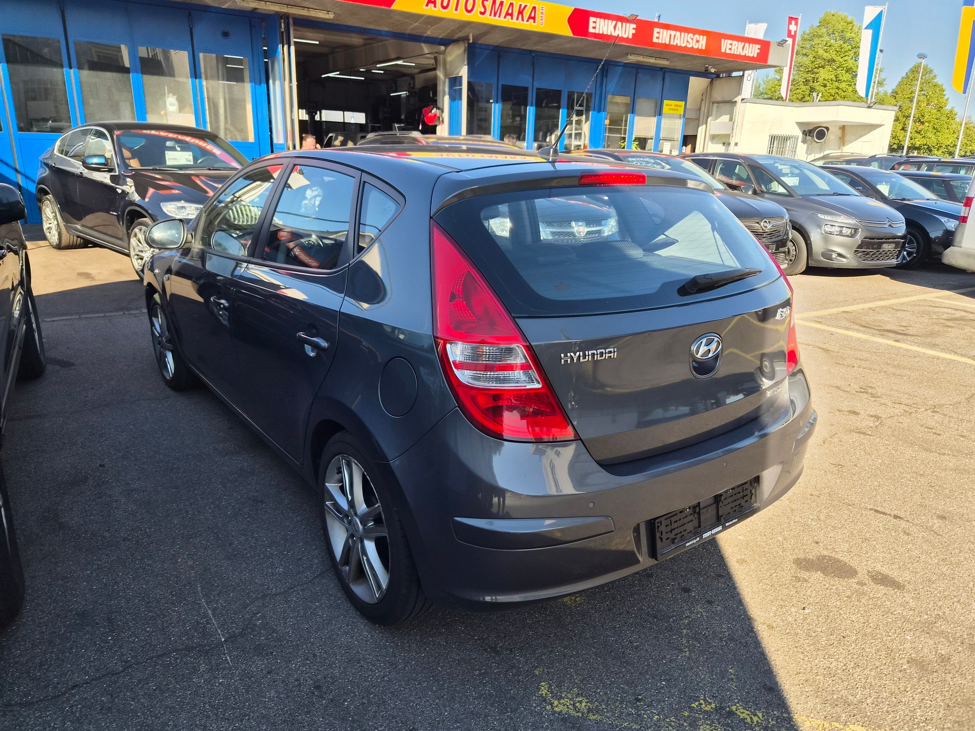 HYUNDAI i30 2.0 Premium-showroom-element-3