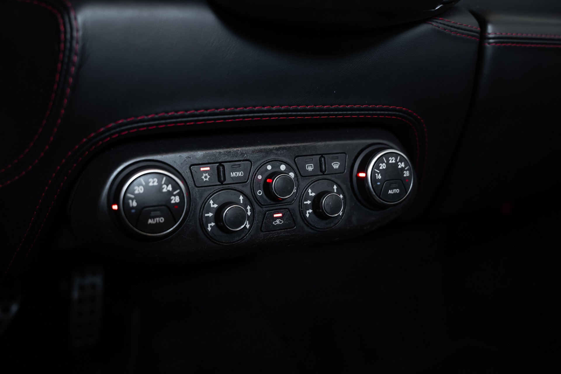 FERRARI 458 Spider Italia 4.5 V8-image-16