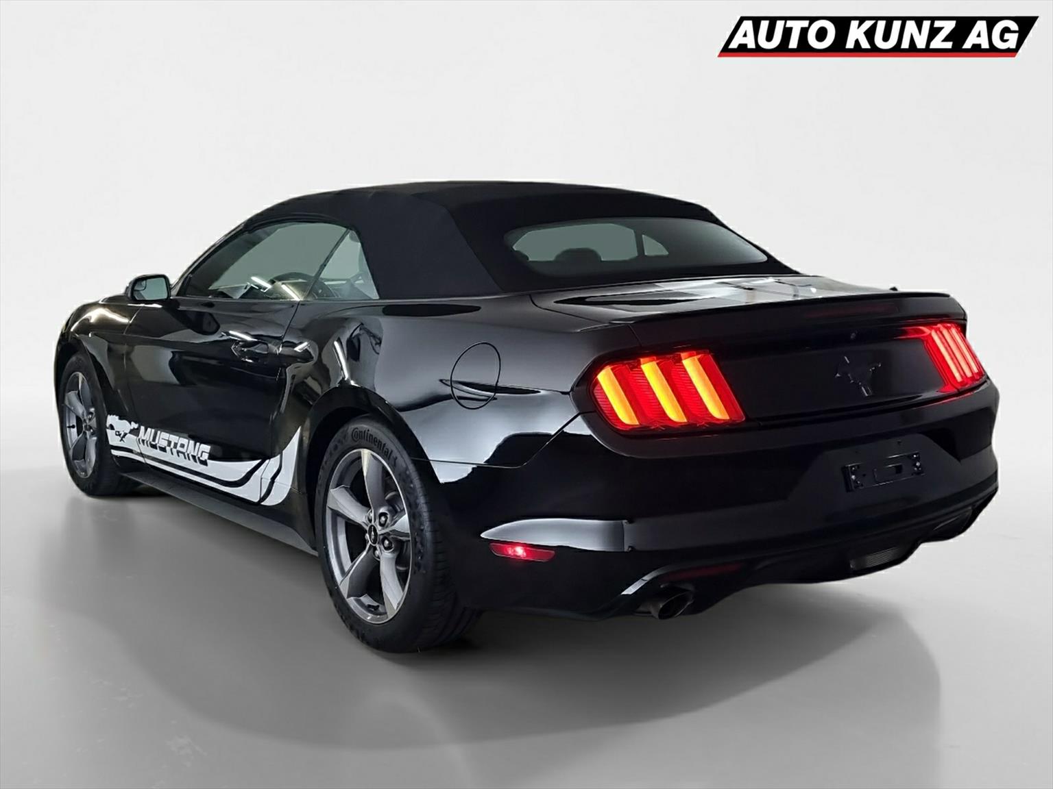 FORD Mustang Convertible 3.7-showroom-element-1