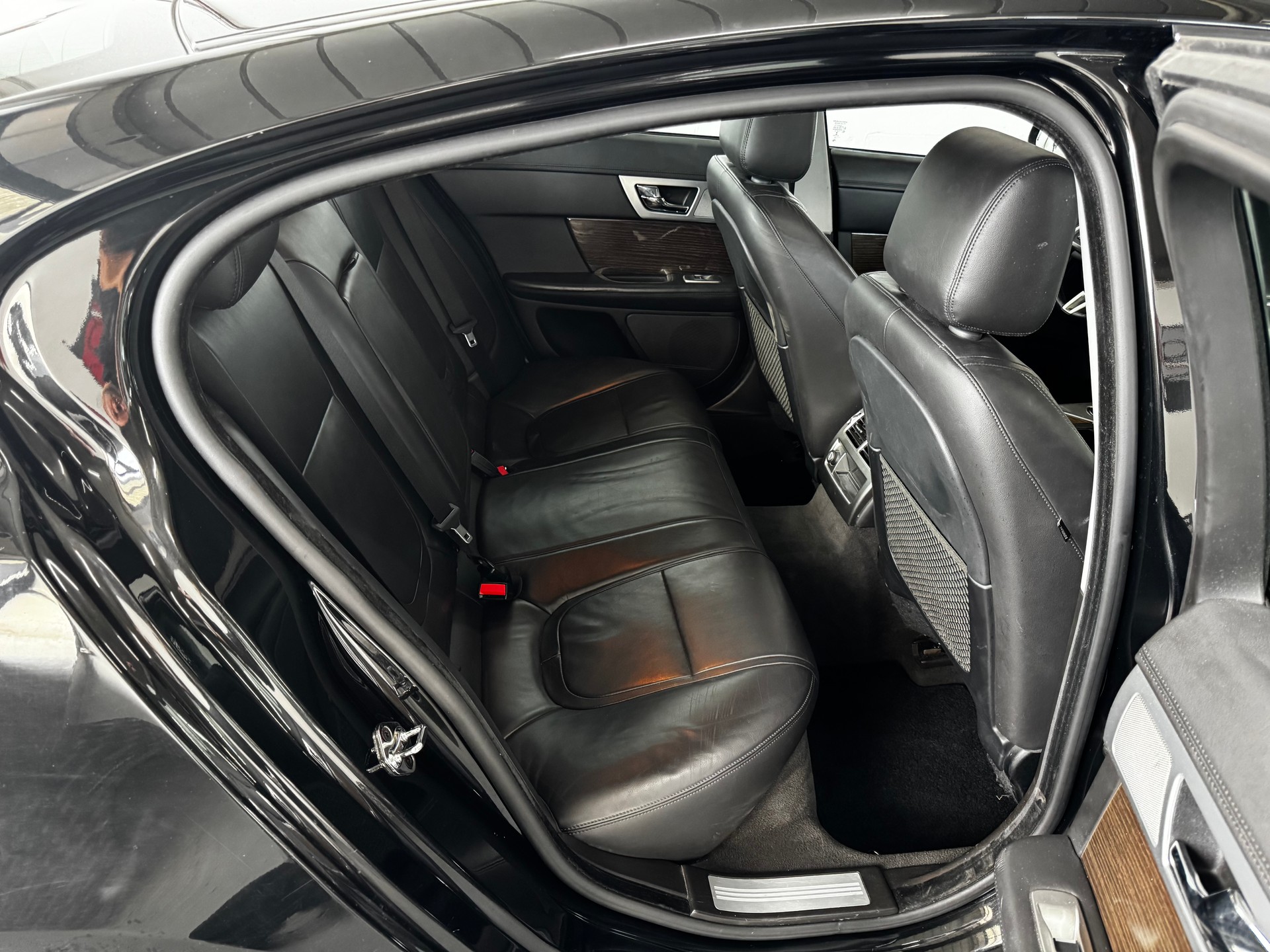 JAGUAR XF 3.0 V6 S/C Premium Luxury 4x4-image-22