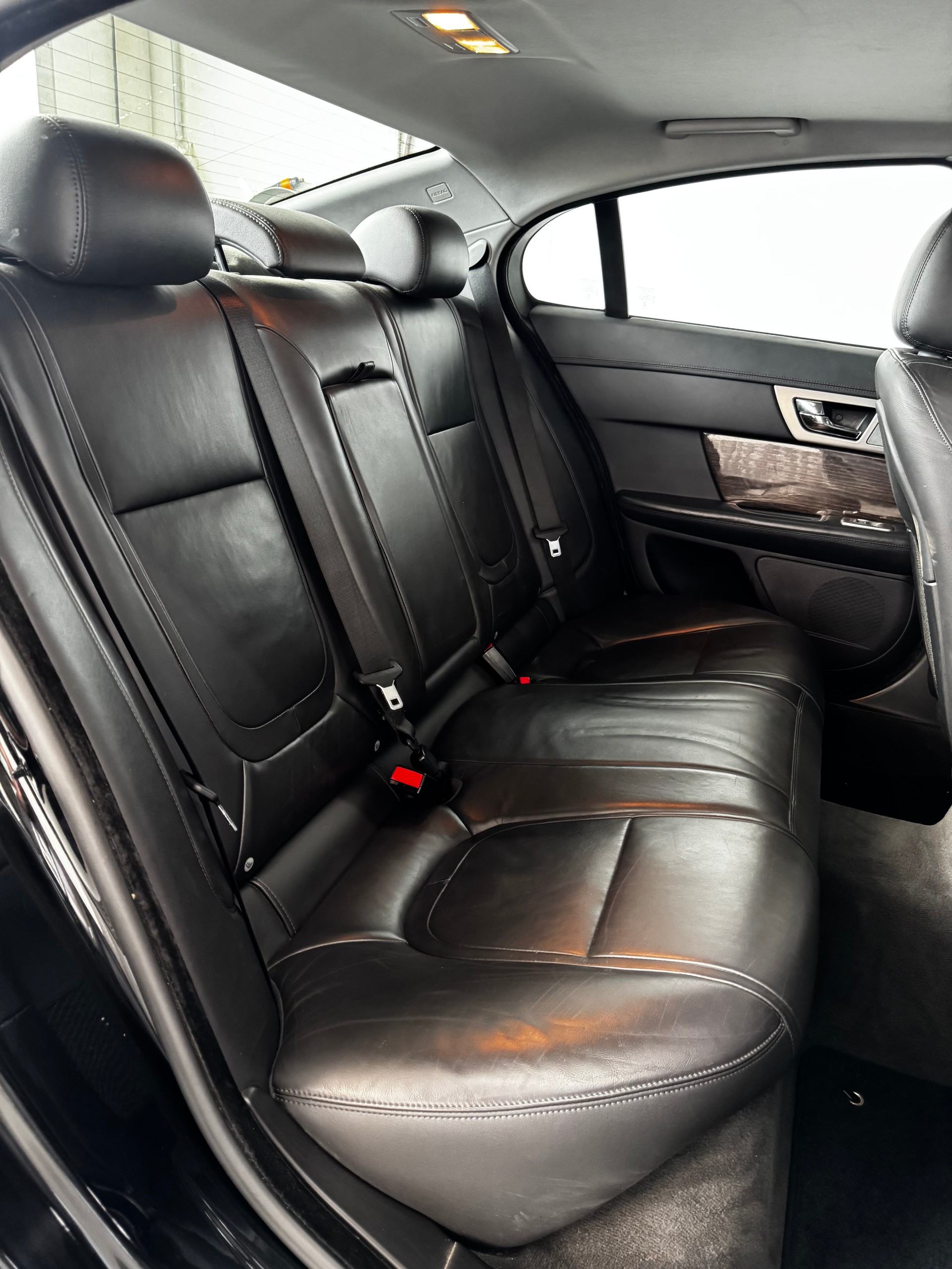 JAGUAR XF 3.0 V6 S/C Premium Luxury 4x4-image-23