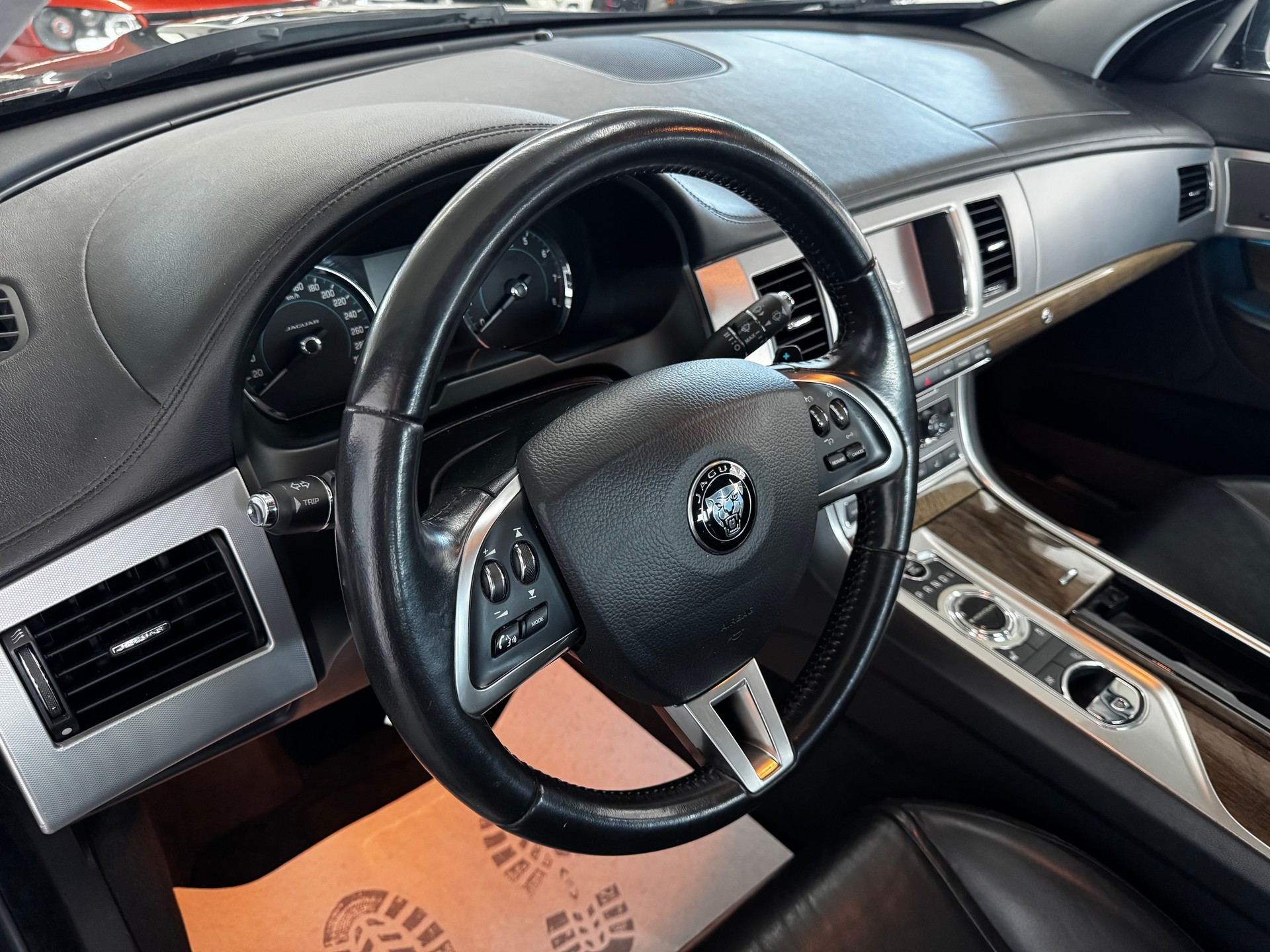 JAGUAR XF 3.0 V6 S/C Premium Luxury 4x4-image-11