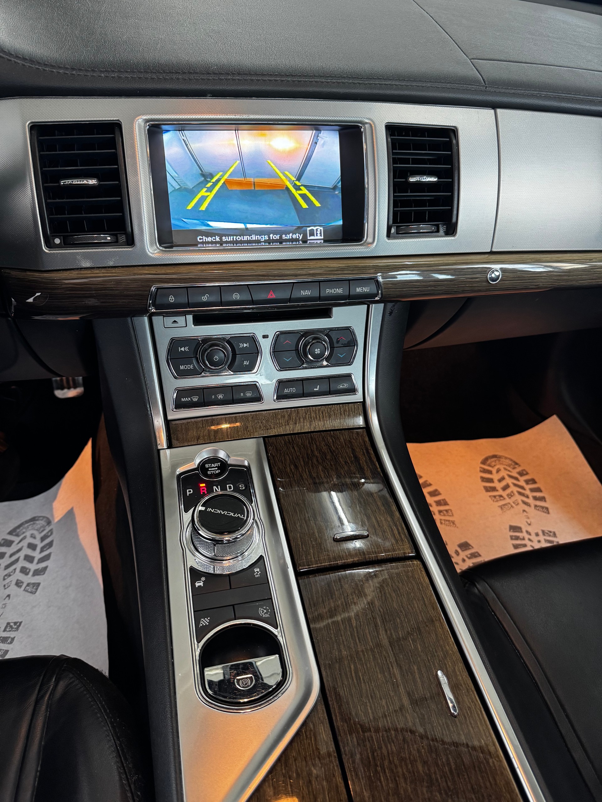 JAGUAR XF 3.0 V6 S/C Premium Luxury 4x4-image-17