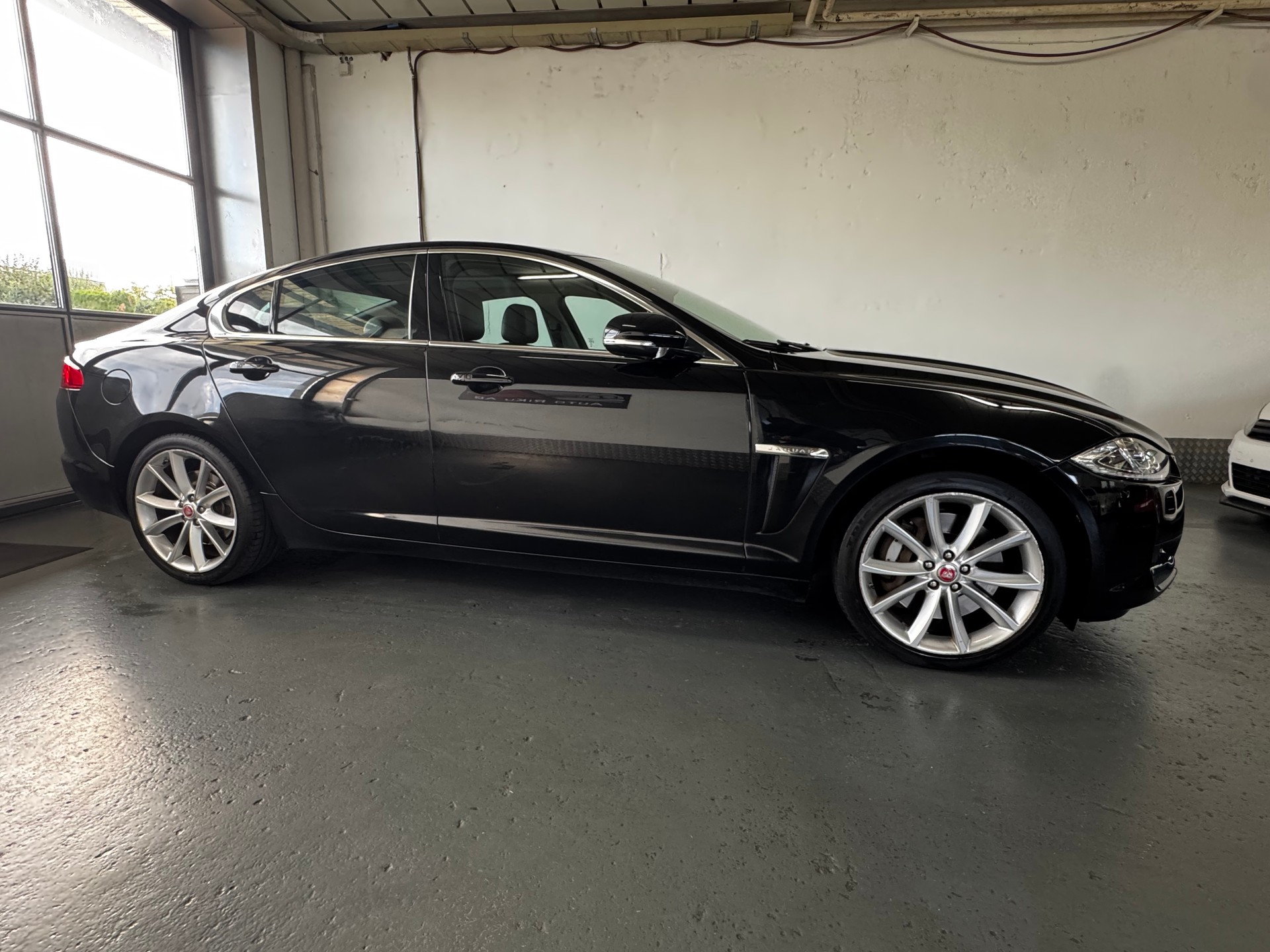 JAGUAR XF 3.0 V6 S/C Premium Luxury 4x4-image-6