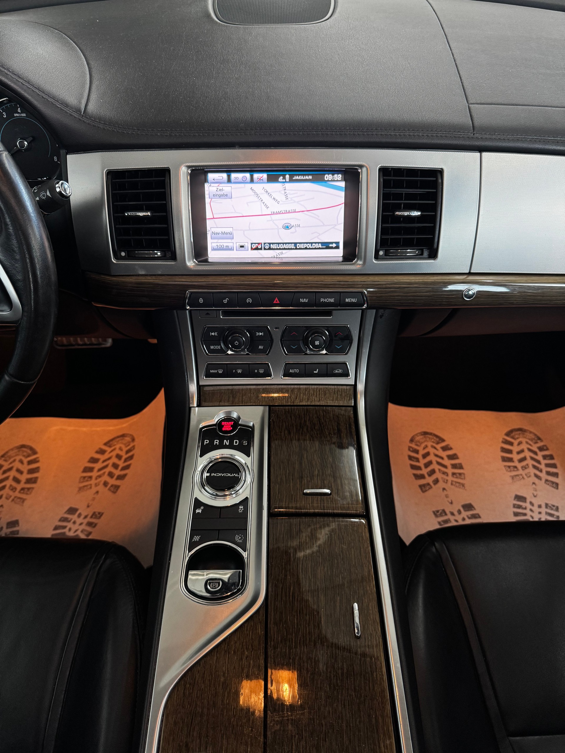 JAGUAR XF 3.0 V6 S/C Premium Luxury 4x4-image-15