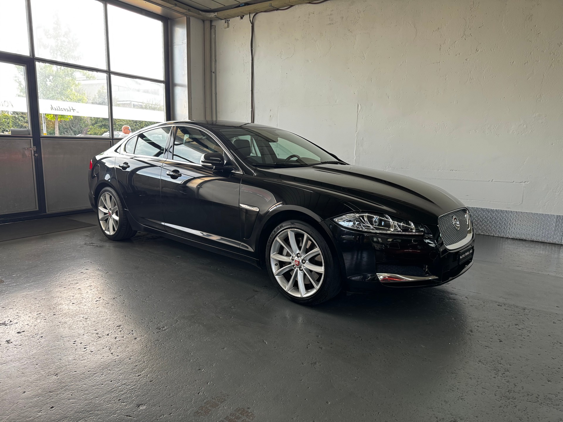 JAGUAR XF 3.0 V6 S/C Premium Luxury 4x4-showroom-element-1