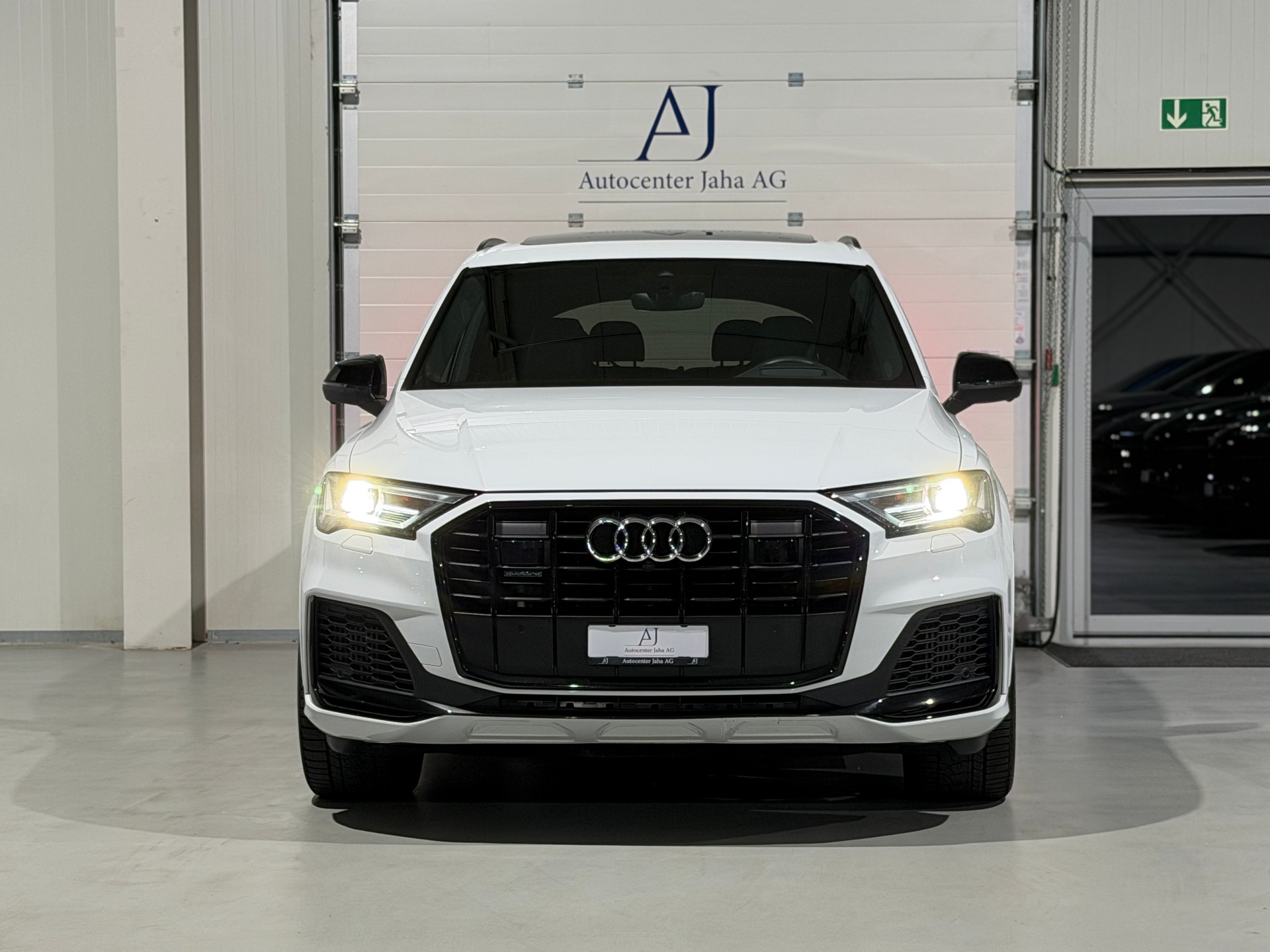 AUDI Q7 55 TFSI S Line quattro tiptronic 7 Platz - AHK 3.5T-showroom-element-3
