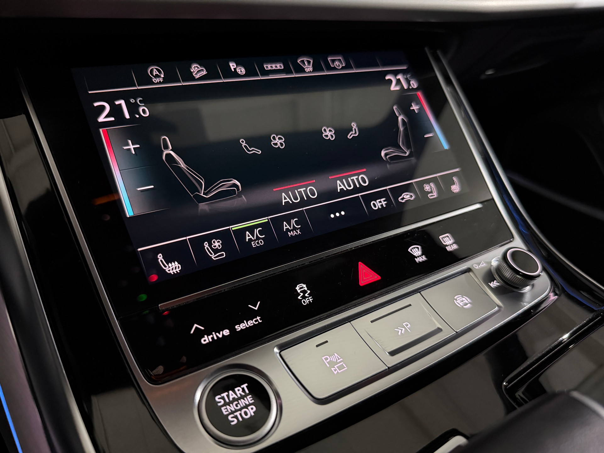 AUDI Q7 55 TFSI S Line quattro tiptronic 7 Platz - AHK 3.5T-image-14
