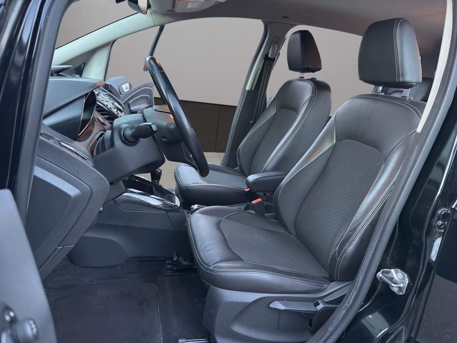 FORD EcoSport 1.0 SCTi Titanium-image-8