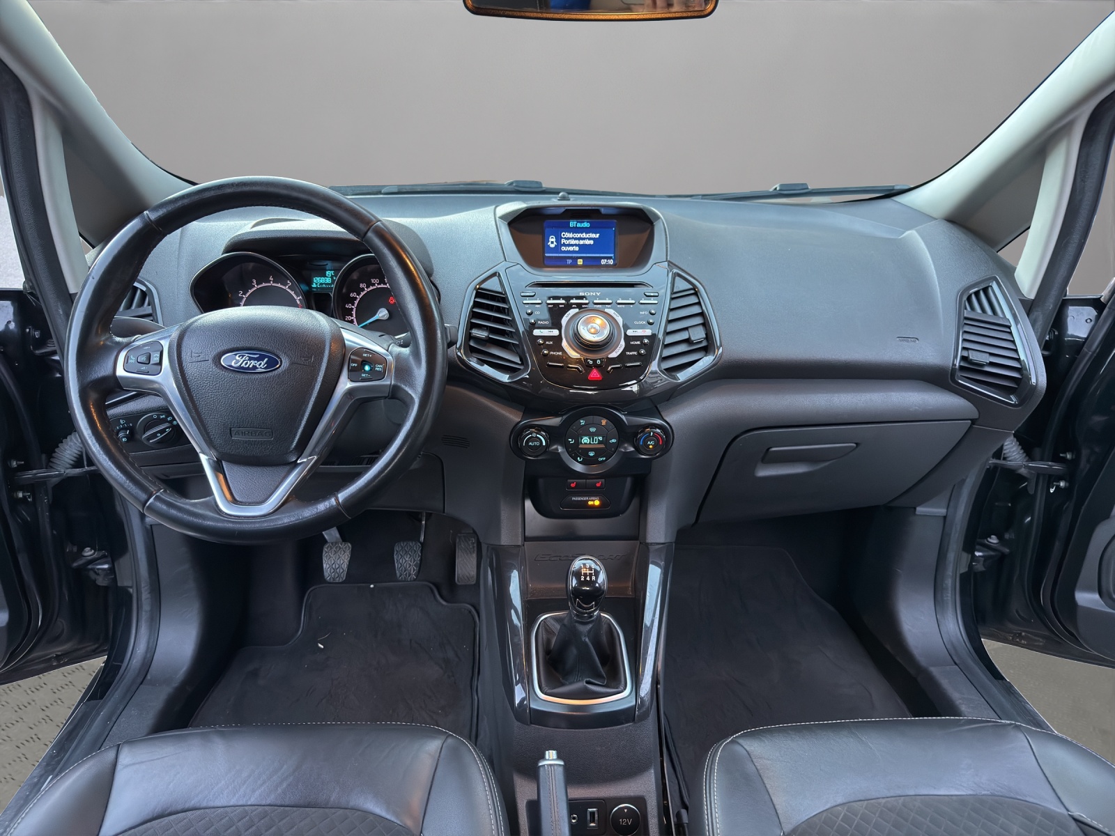FORD EcoSport 1.0 SCTi Titanium-image-13