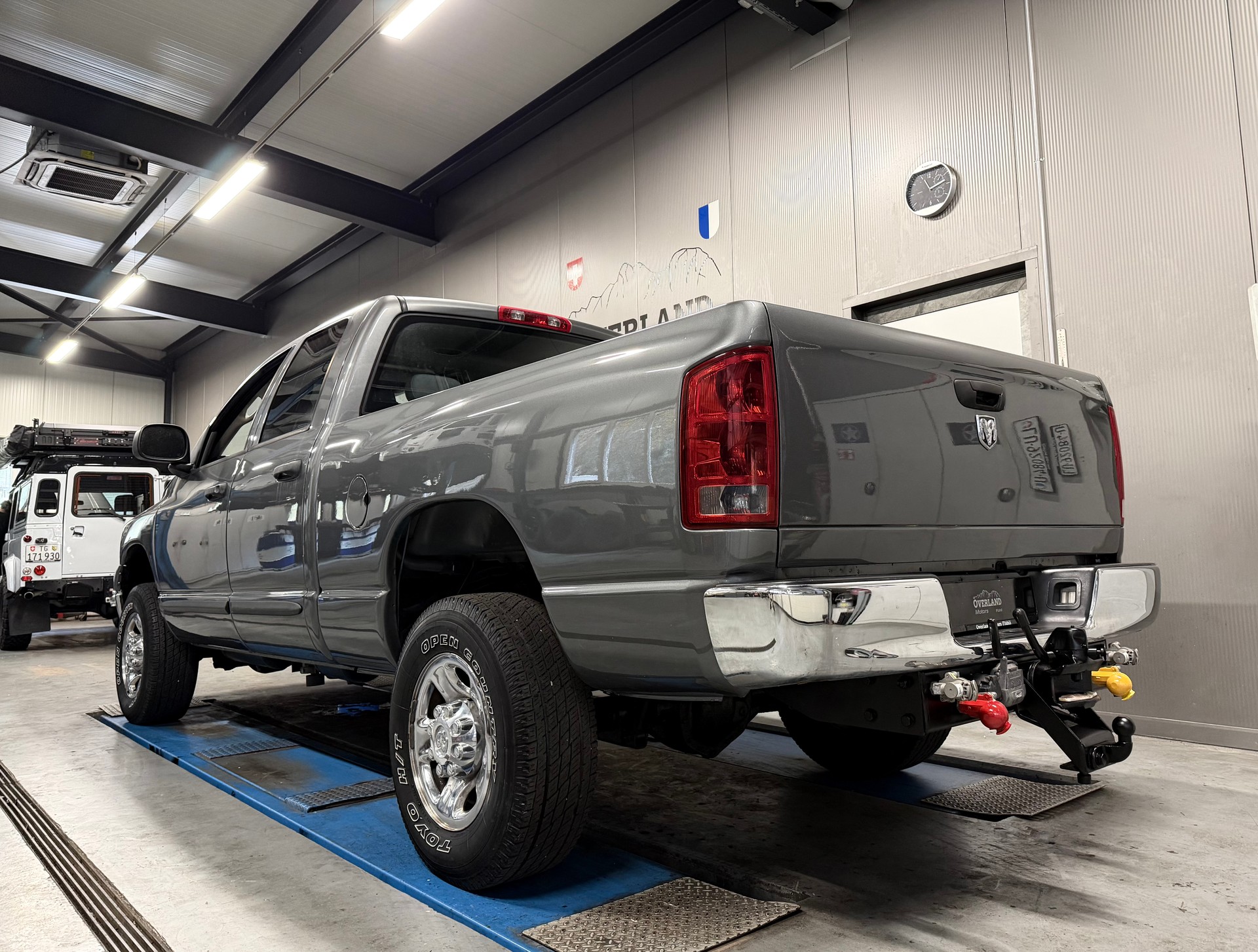 DODGE 2500 CUMMINS-showroom-element-1
