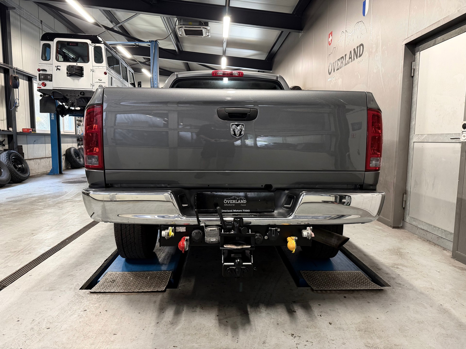 DODGE 2500 CUMMINS-showroom-element-2