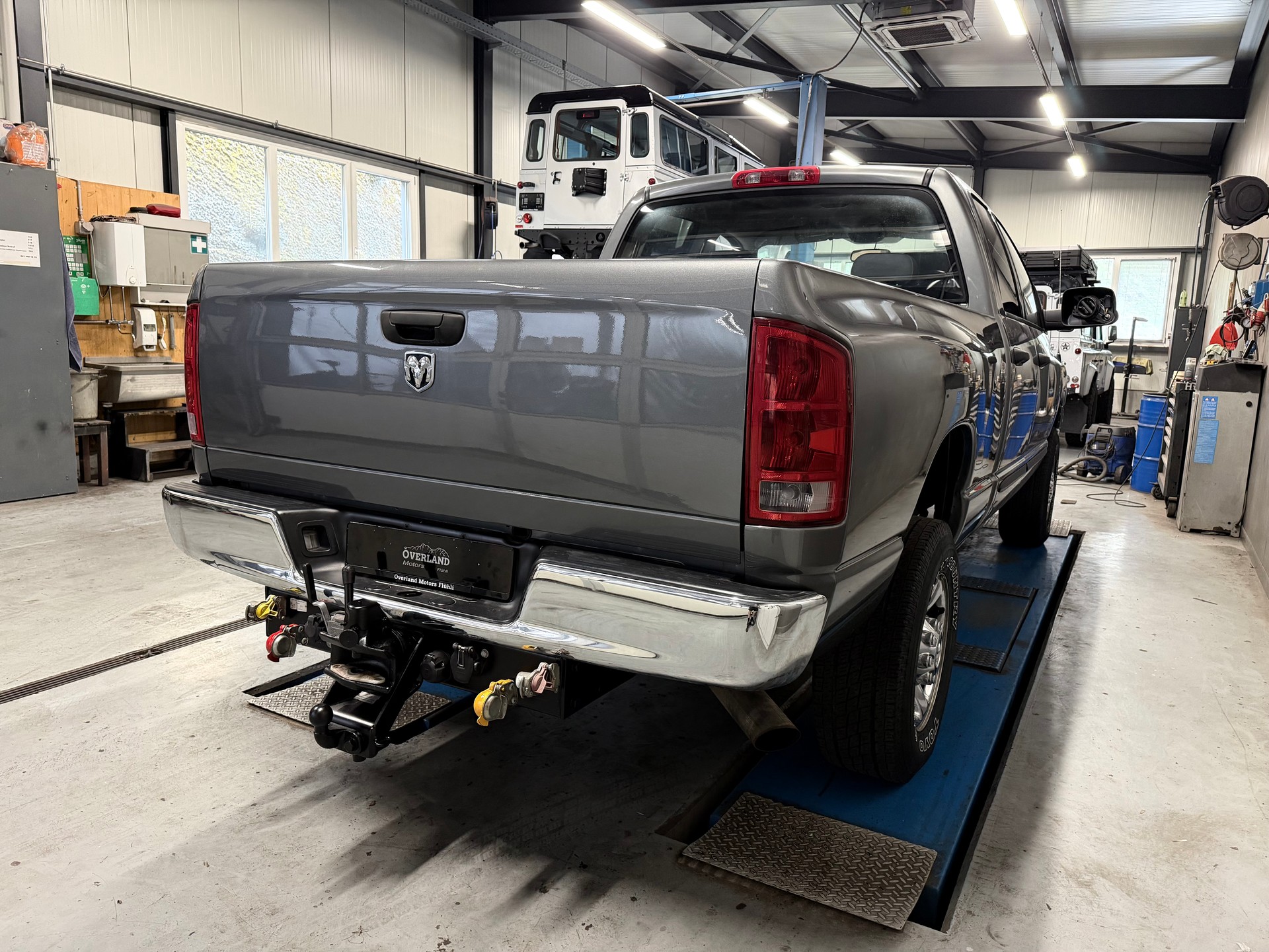 DODGE 2500 CUMMINS-showroom-element-3