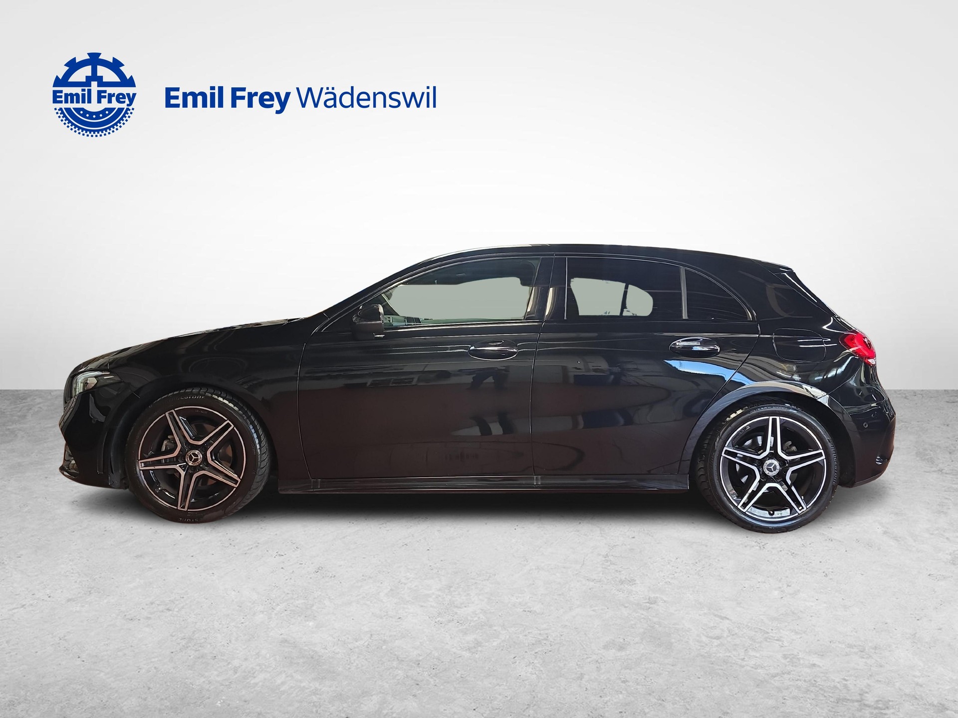 MERCEDES-BENZ A 180 Night Star AMG Line-showroom-element-1