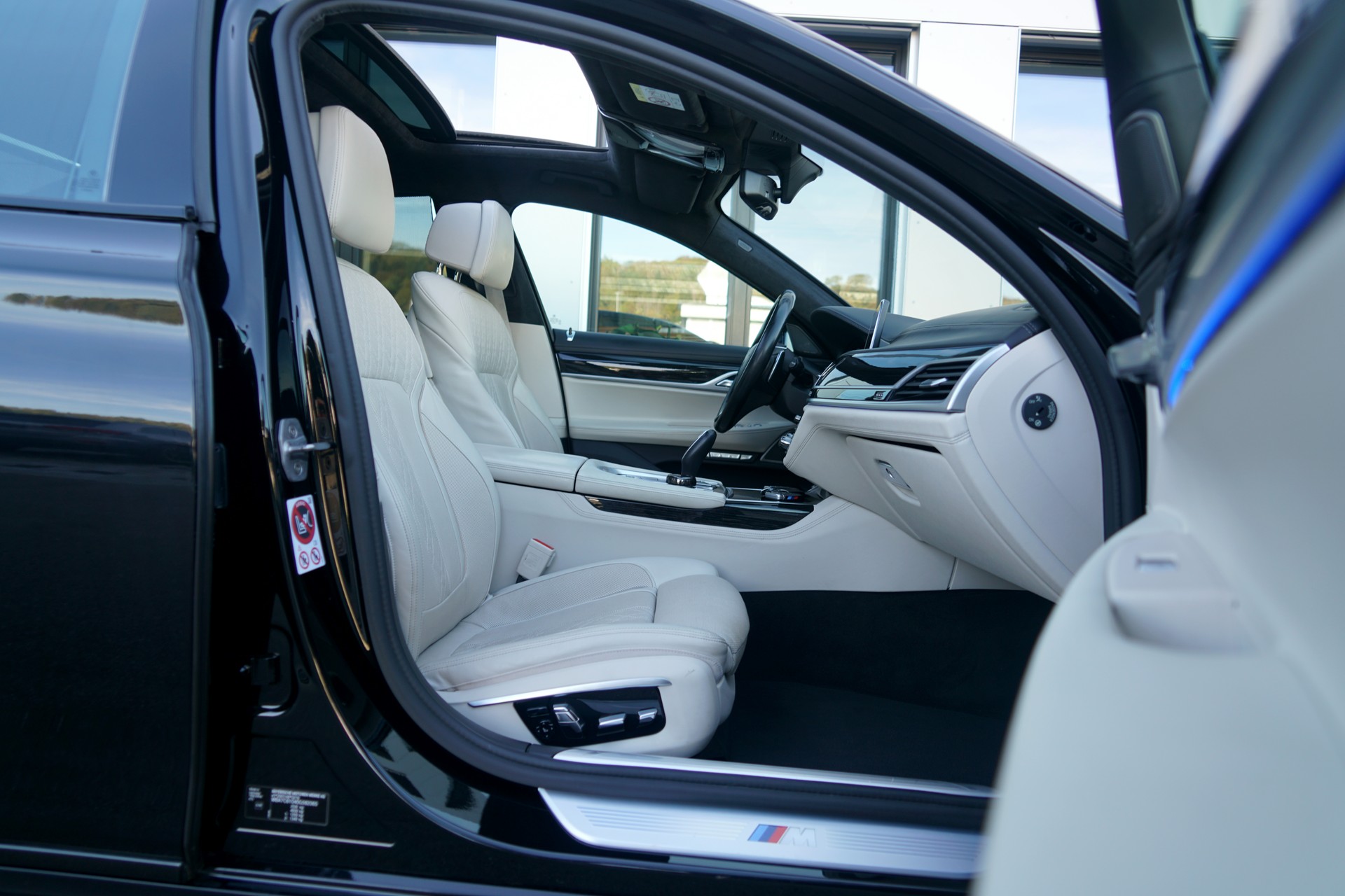 BMW 740d xDrive M Sportpaket Steptronic (CH)-image-12
